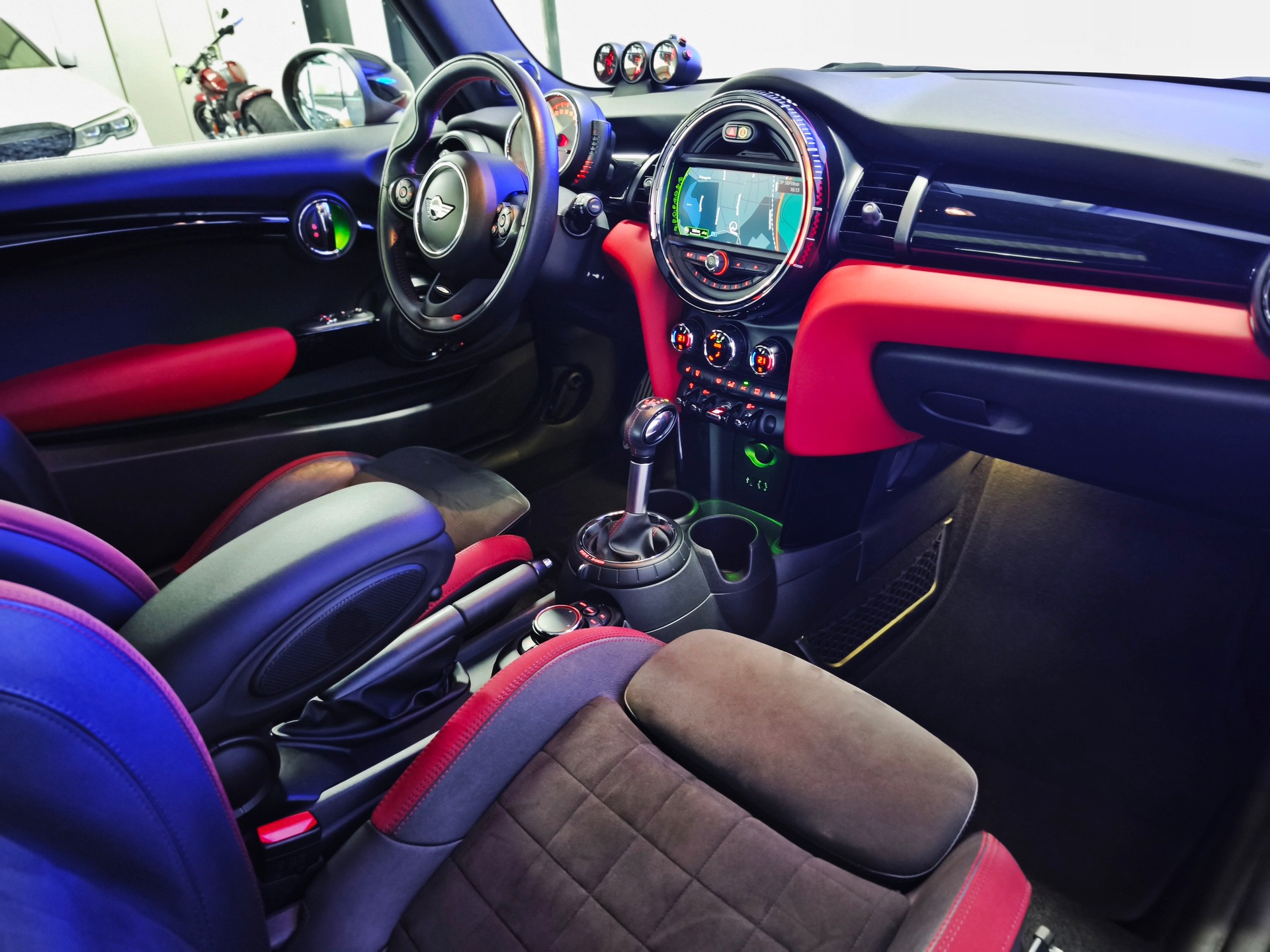 MINI Cooper John Cooper Works Steptronic-image-16