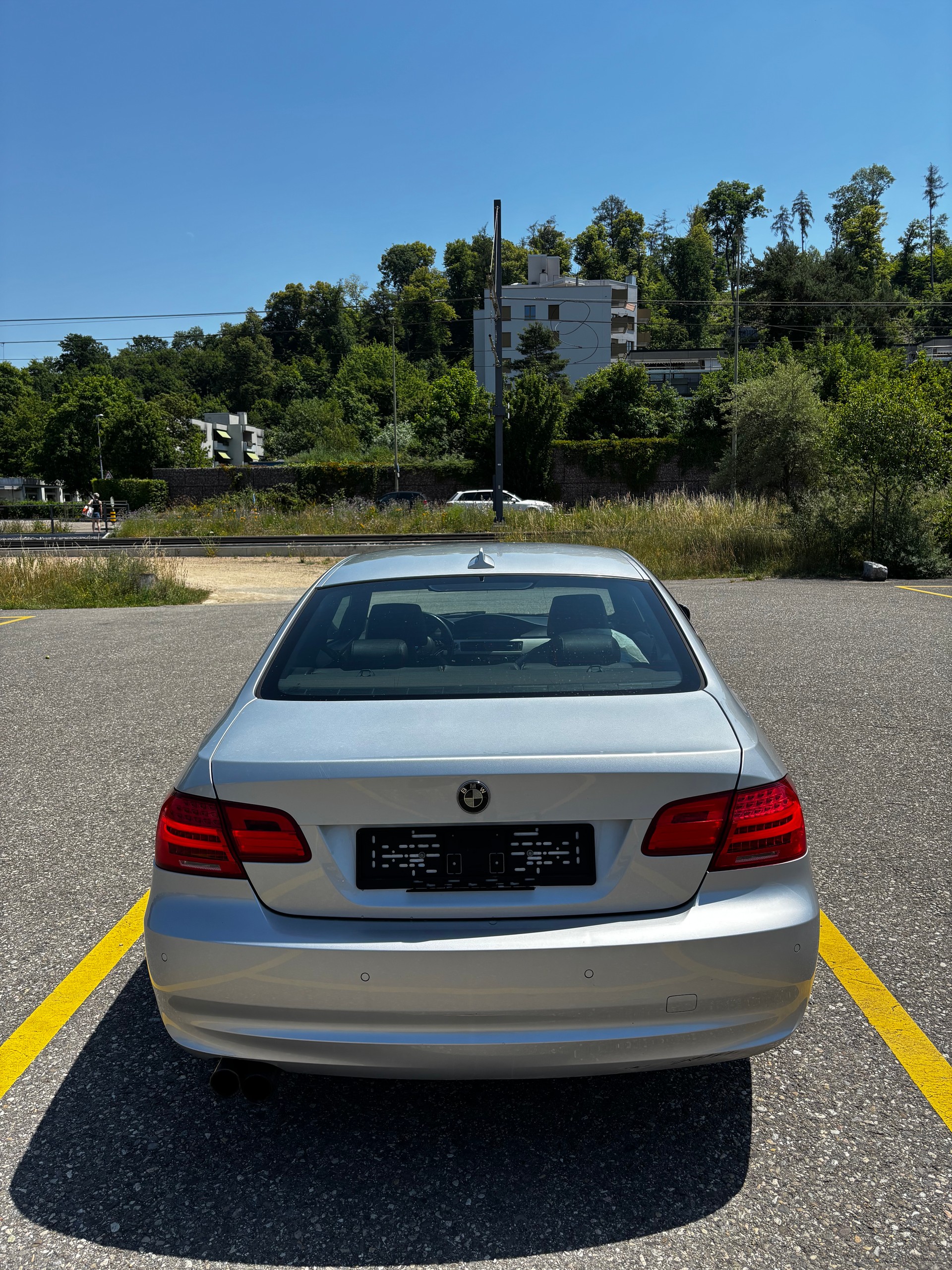 BMW 330i-image-4
