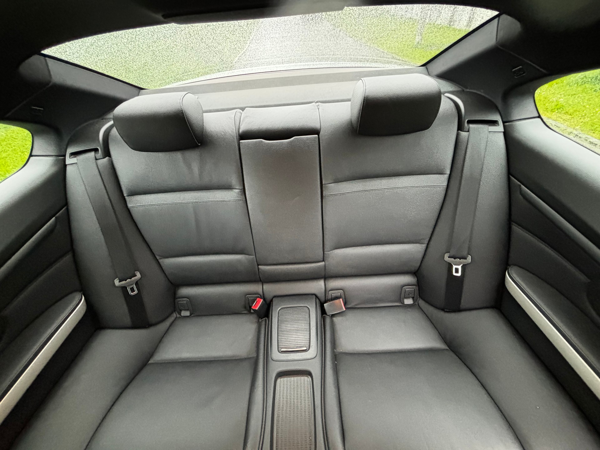 BMW 330i-image-5