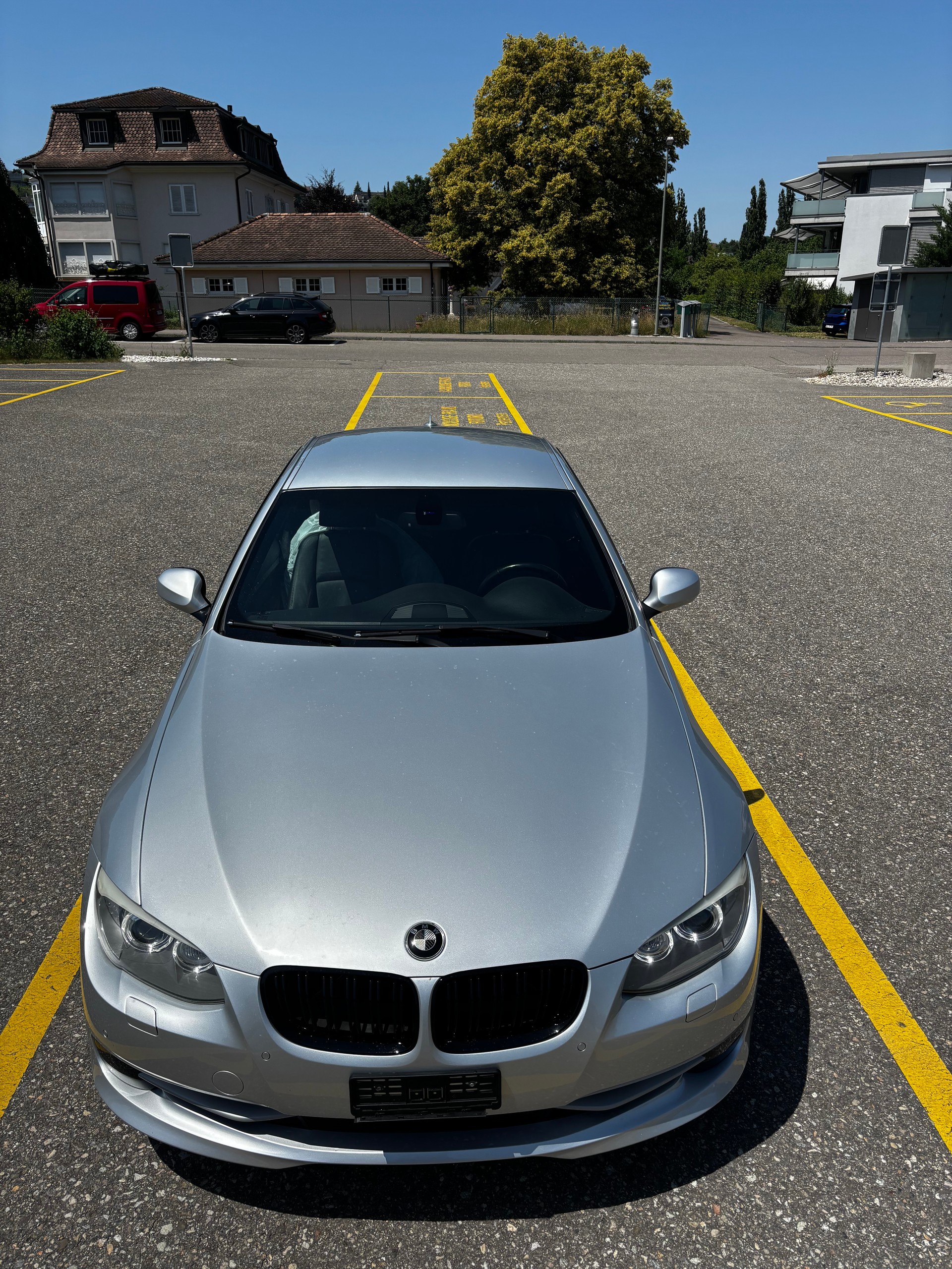 BMW 330i-image-1