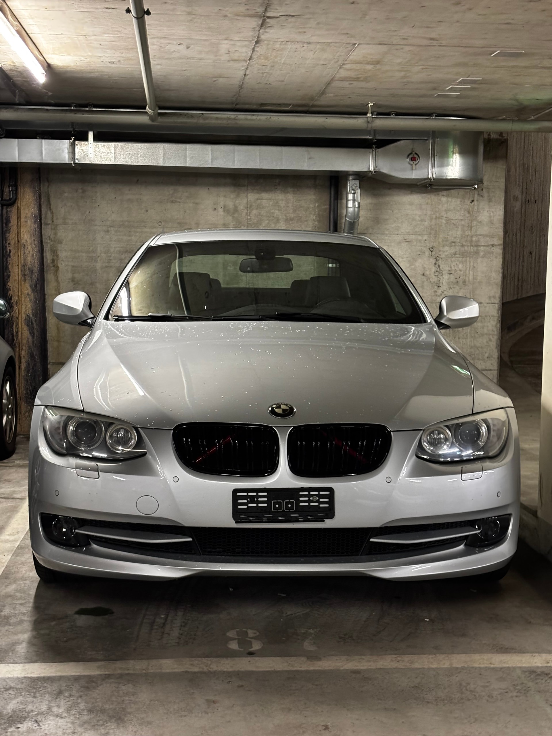BMW 330i-image-6