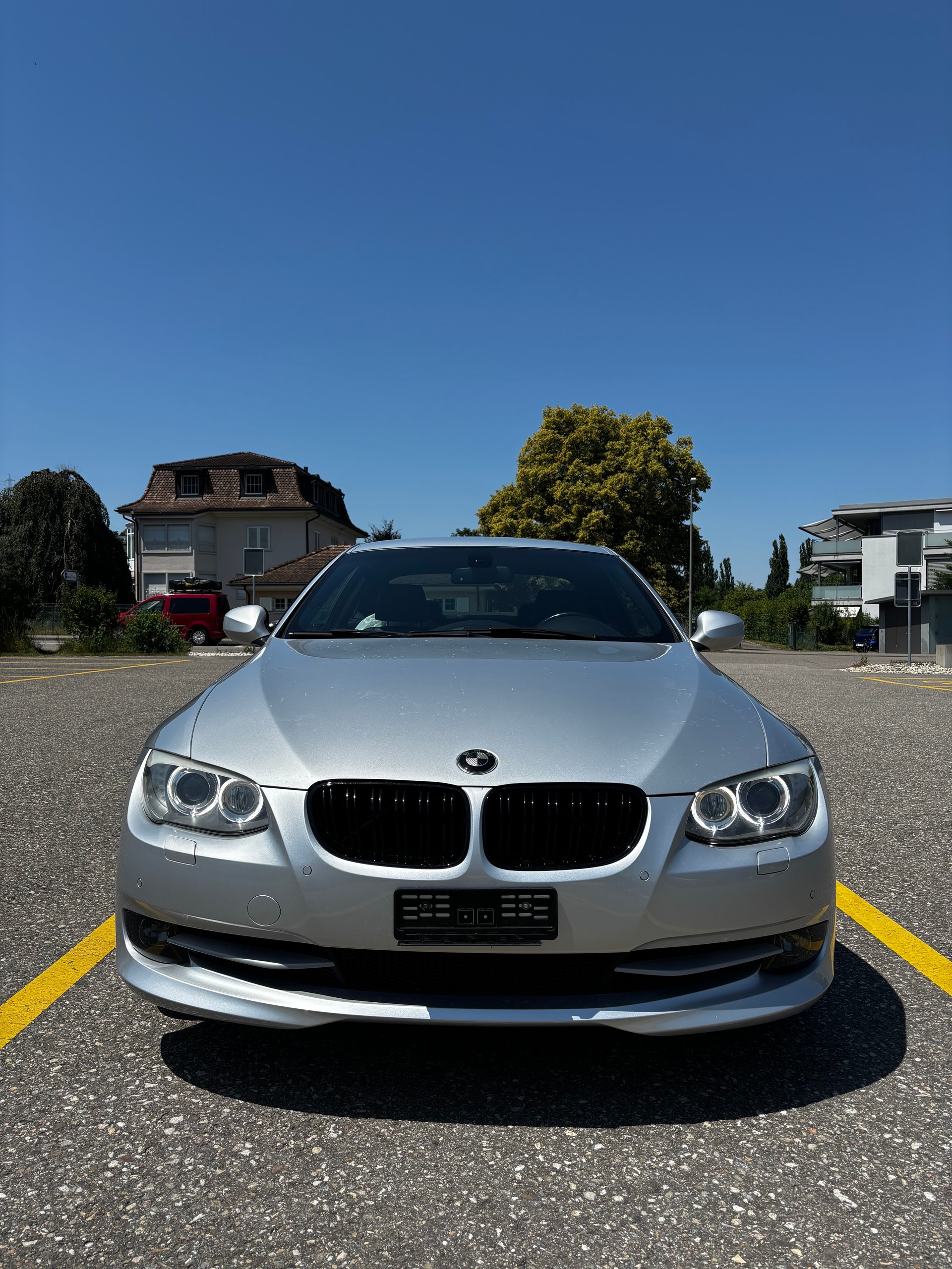 BMW 330i-image-0