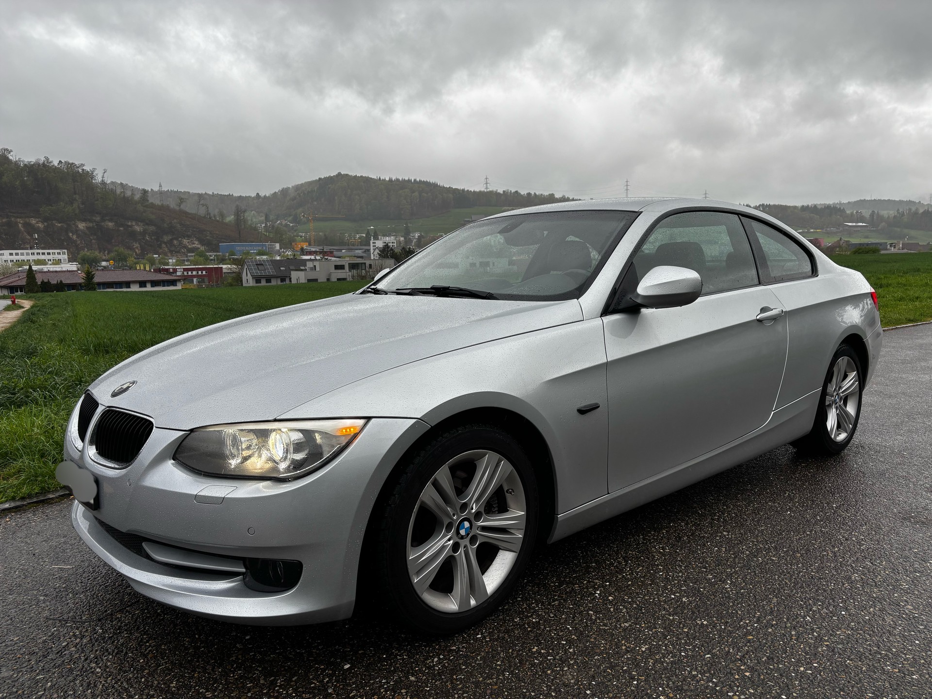 BMW 330i-image-0