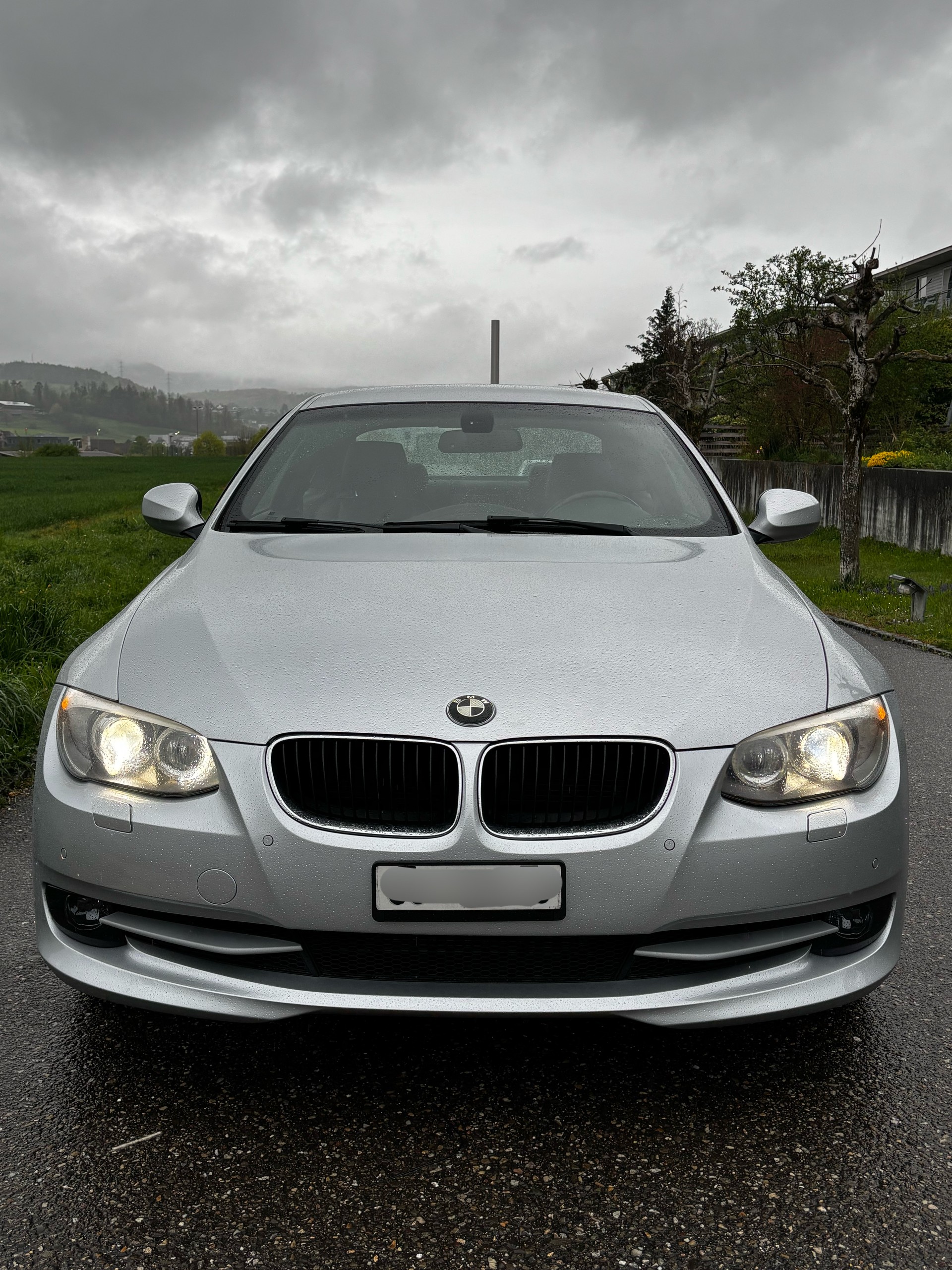 BMW 330i-image-1