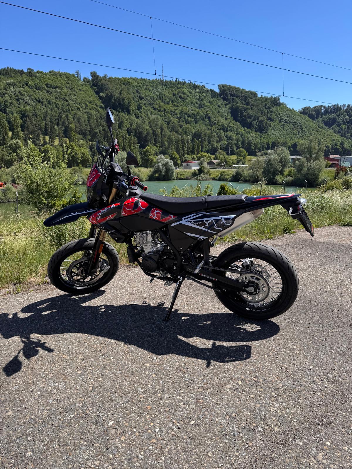 QJ COV 125 Supermotard-image-1