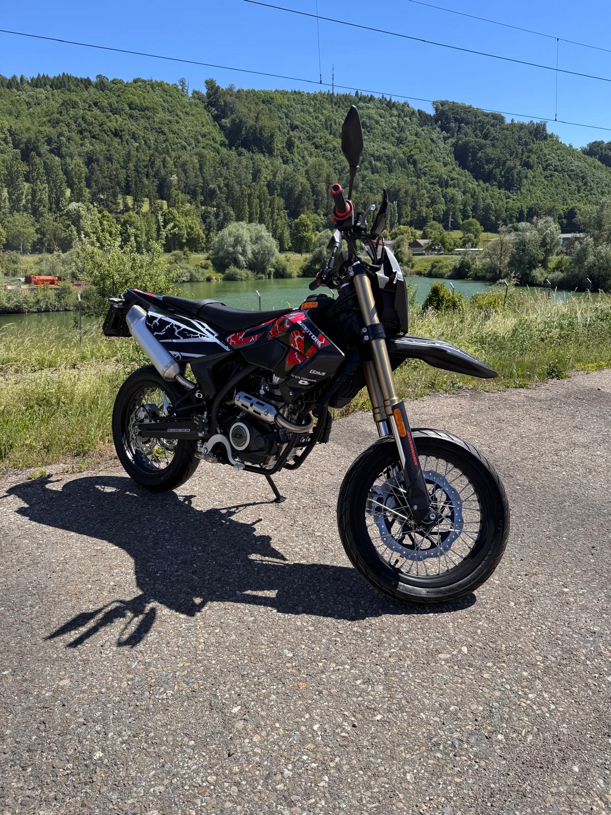 QJ COV 125 Supermotard