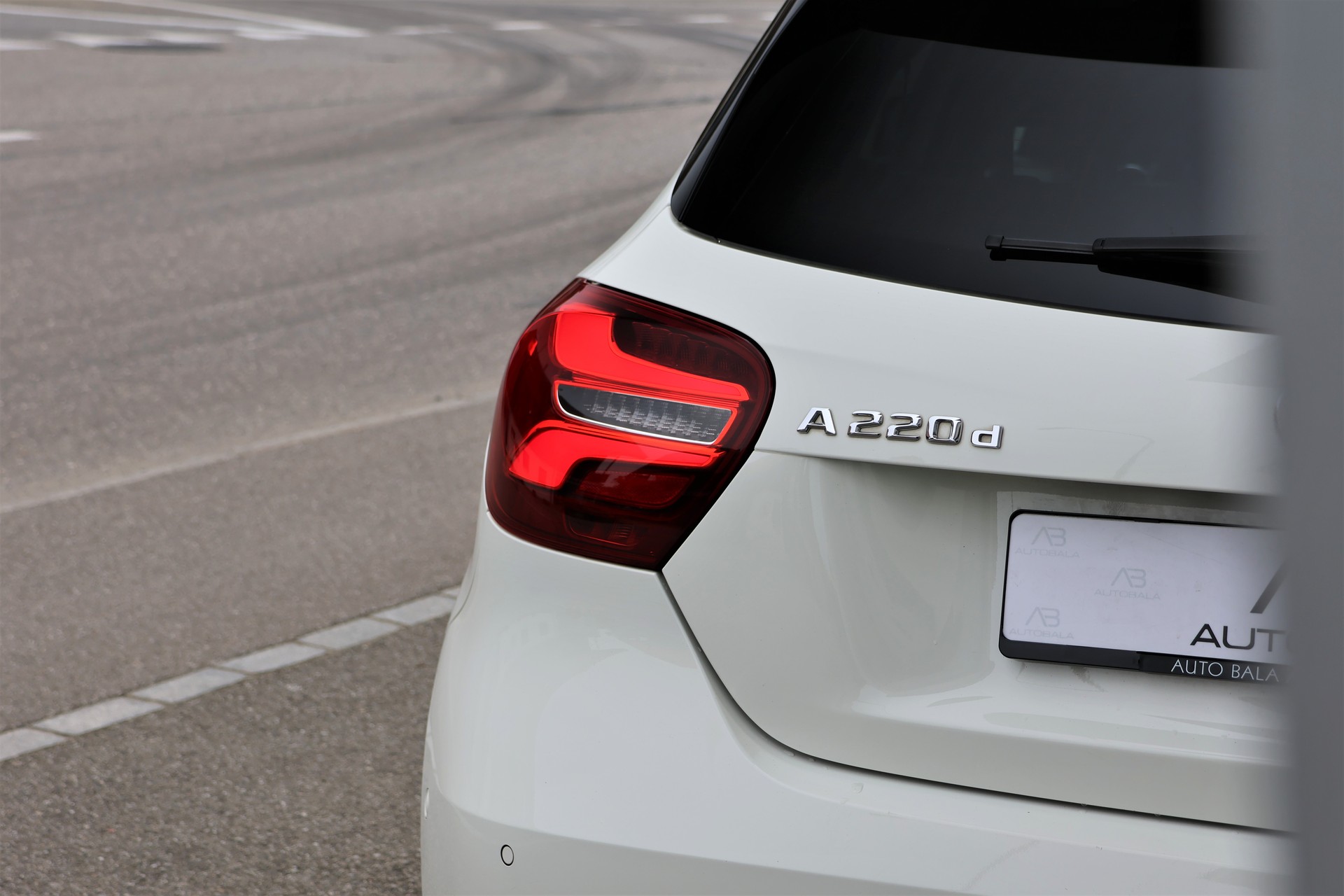 MERCEDES-BENZ A 220 d Urban 4Matic 7G-DCT (CH)-image-5