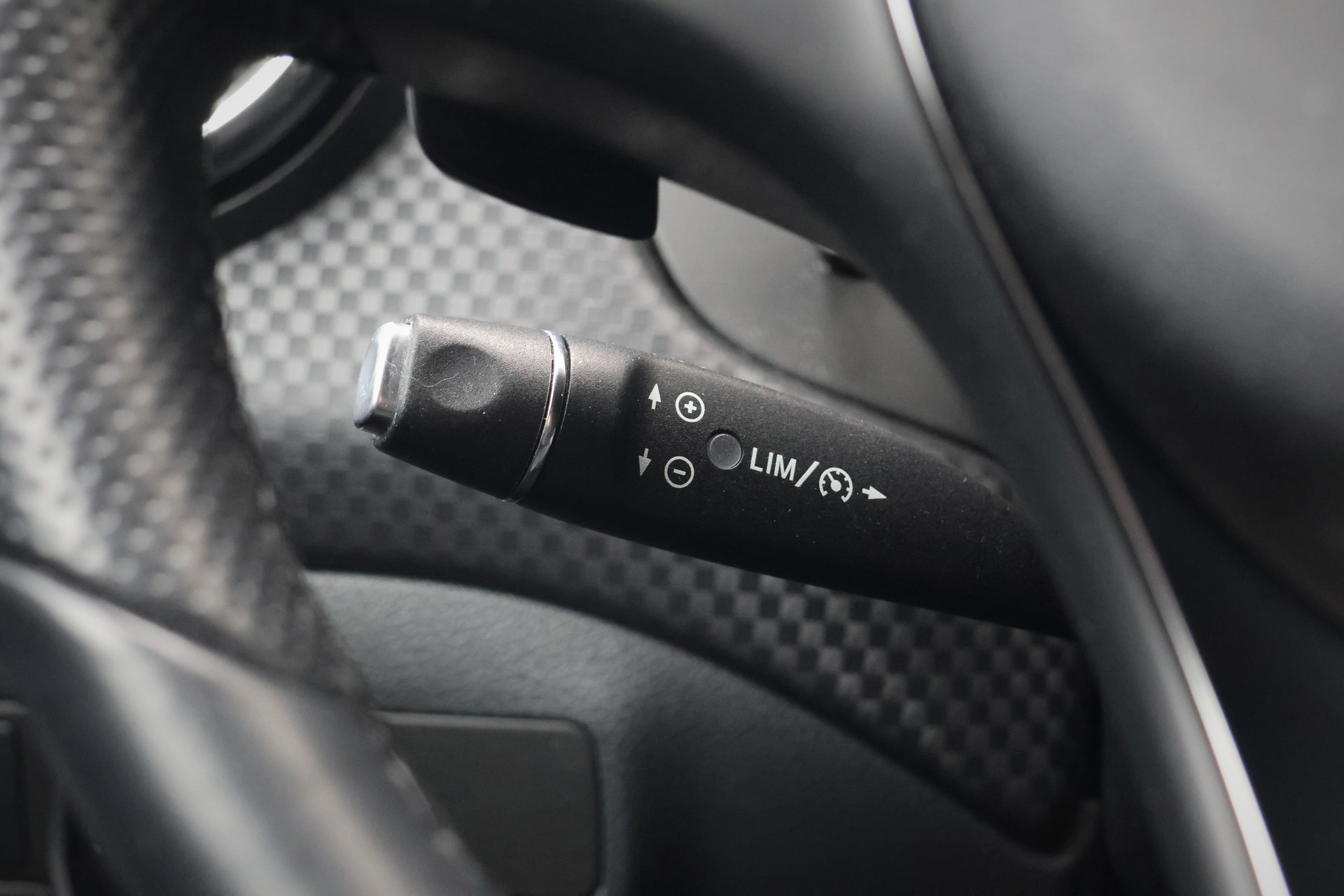 MERCEDES-BENZ A 220 d Urban 4Matic 7G-DCT (CH)-image-14