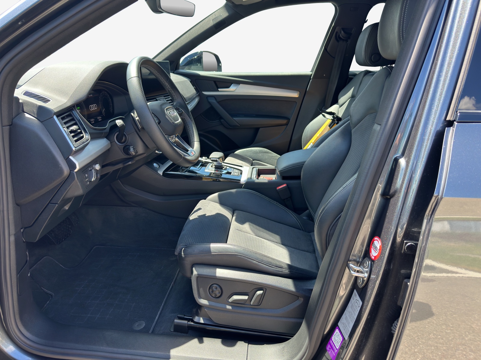 AUDI Q5 50 TFSI e PHEV S line quattro S-tronic-image-8