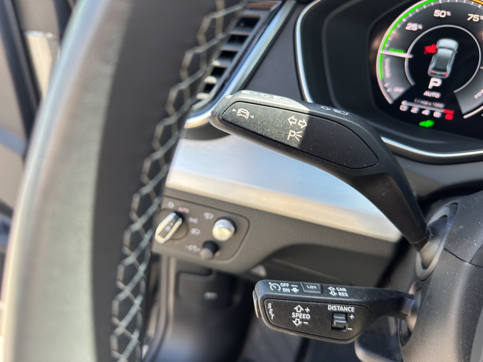 AUDI Q5 50 TFSI e PHEV S line quattro S-tronic-image-14