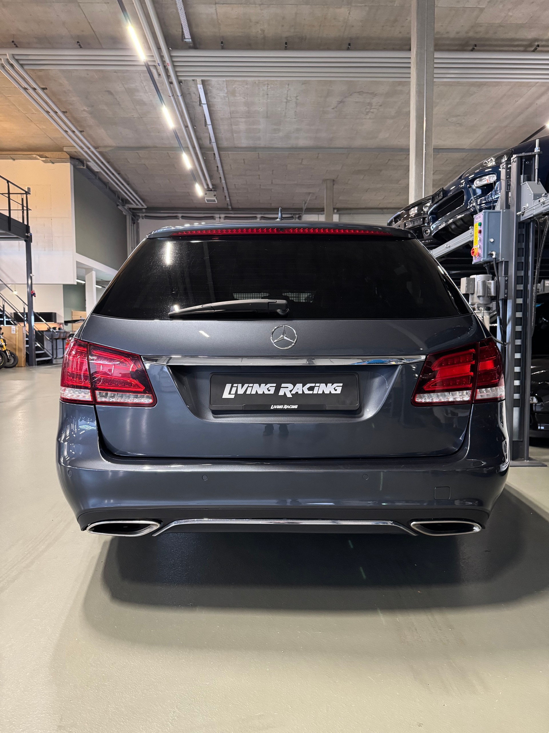 MERCEDES-BENZ E 220 CDI Avantgarde 7G-Tronic-image-3