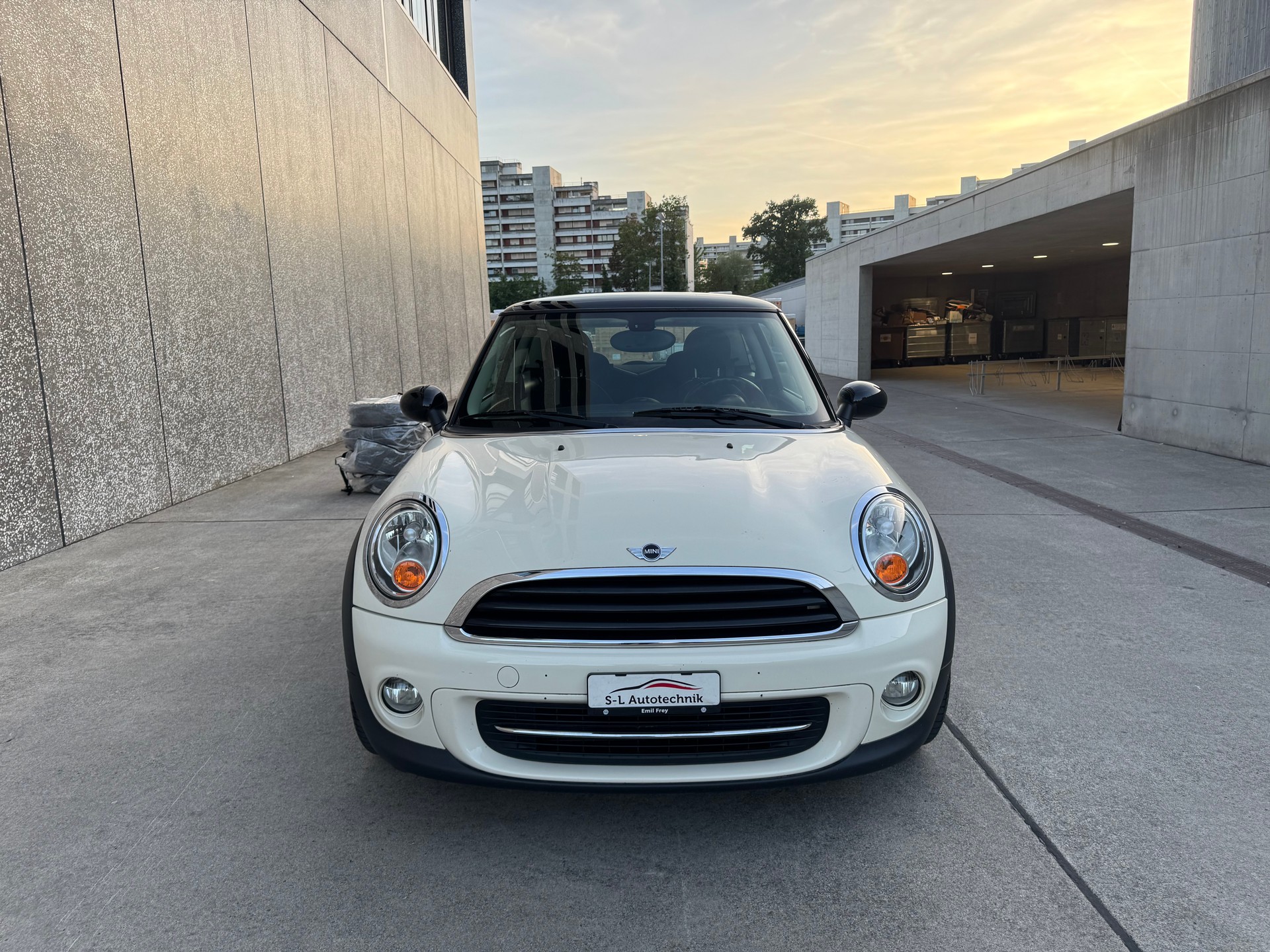 MINI Cooper-image-1