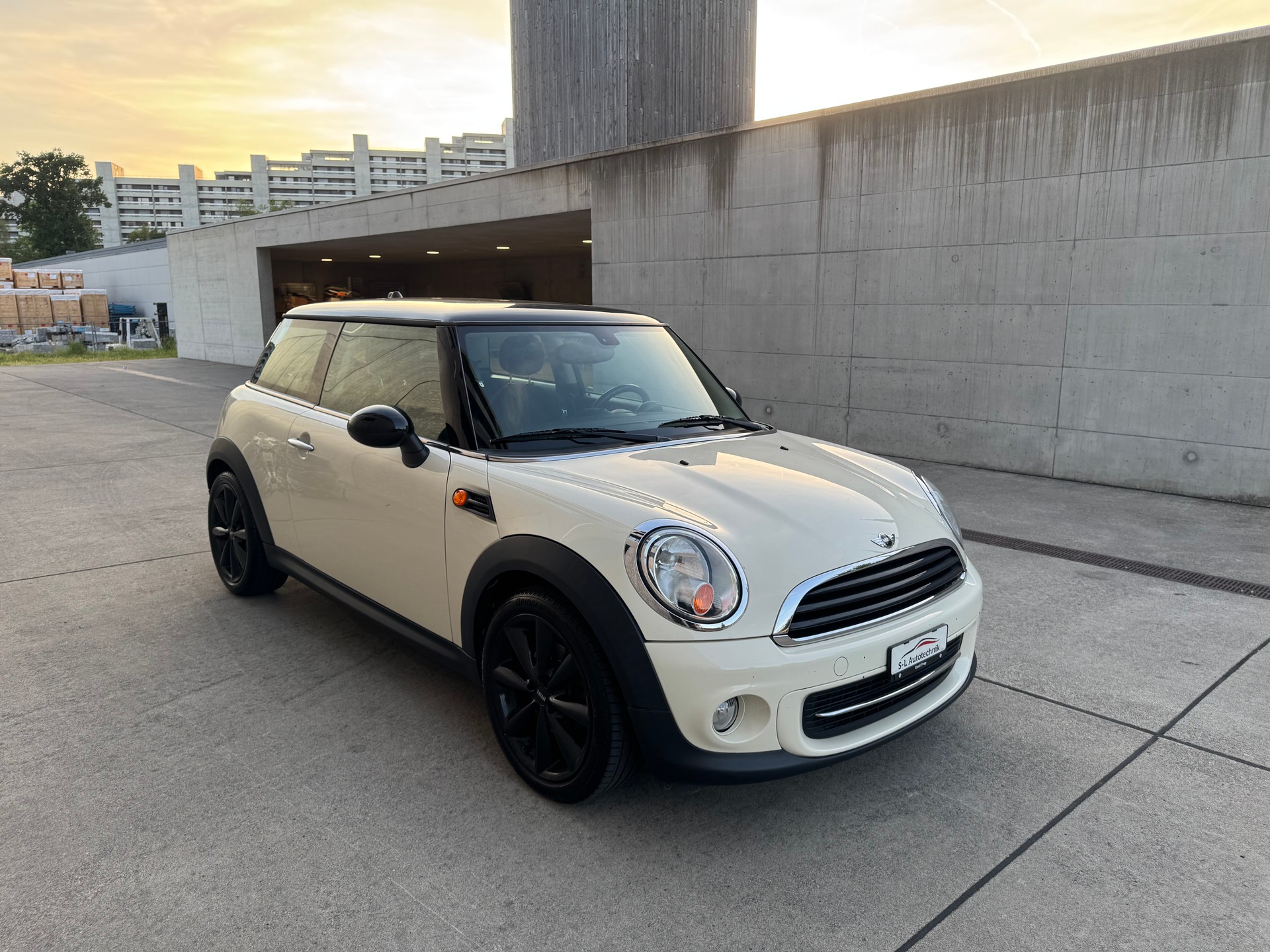 MINI Cooper-image-2