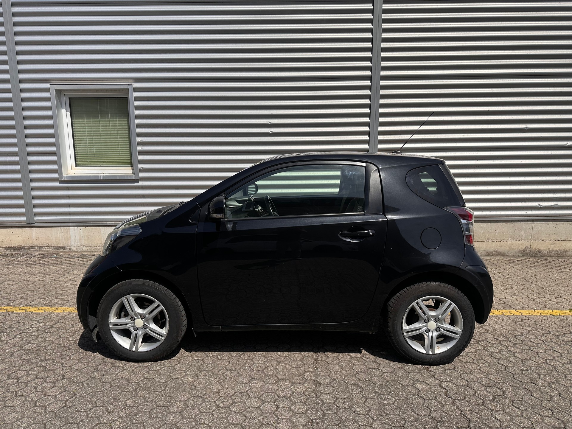TOYOTA iQ 1.0 VVT-i-image-3
