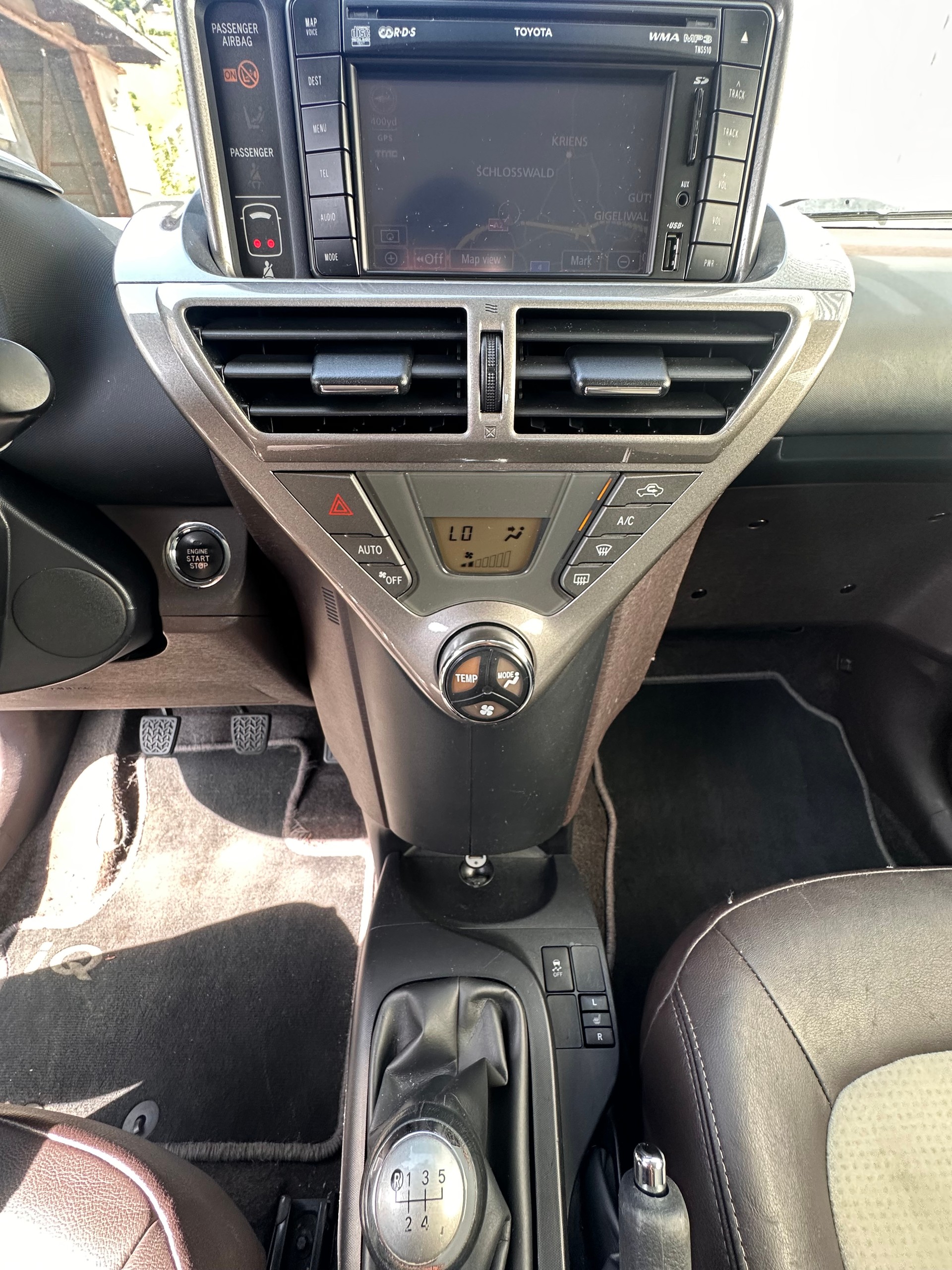 TOYOTA iQ 1.0 VVT-i-image-14