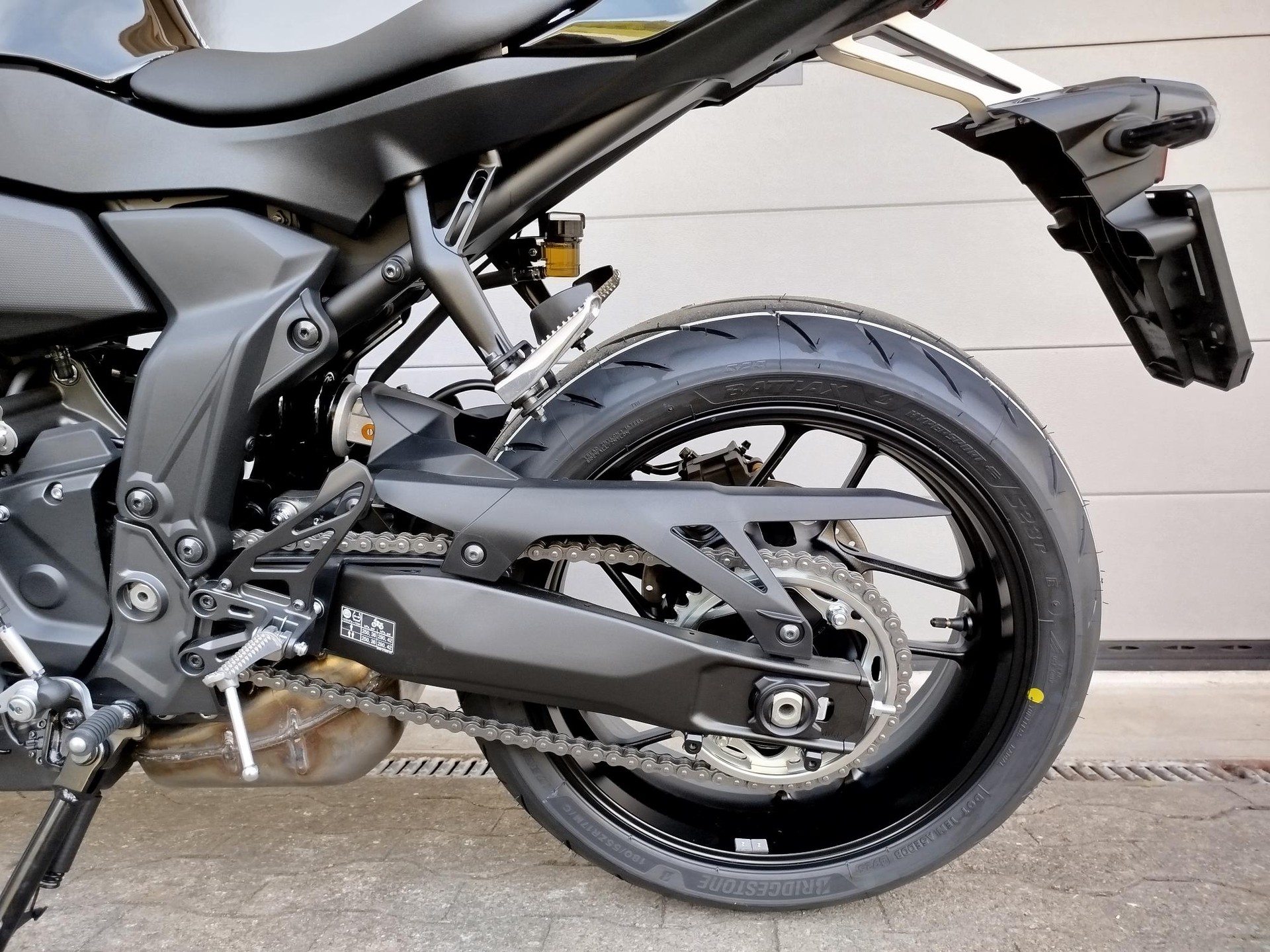 YAMAHA R7-image-9