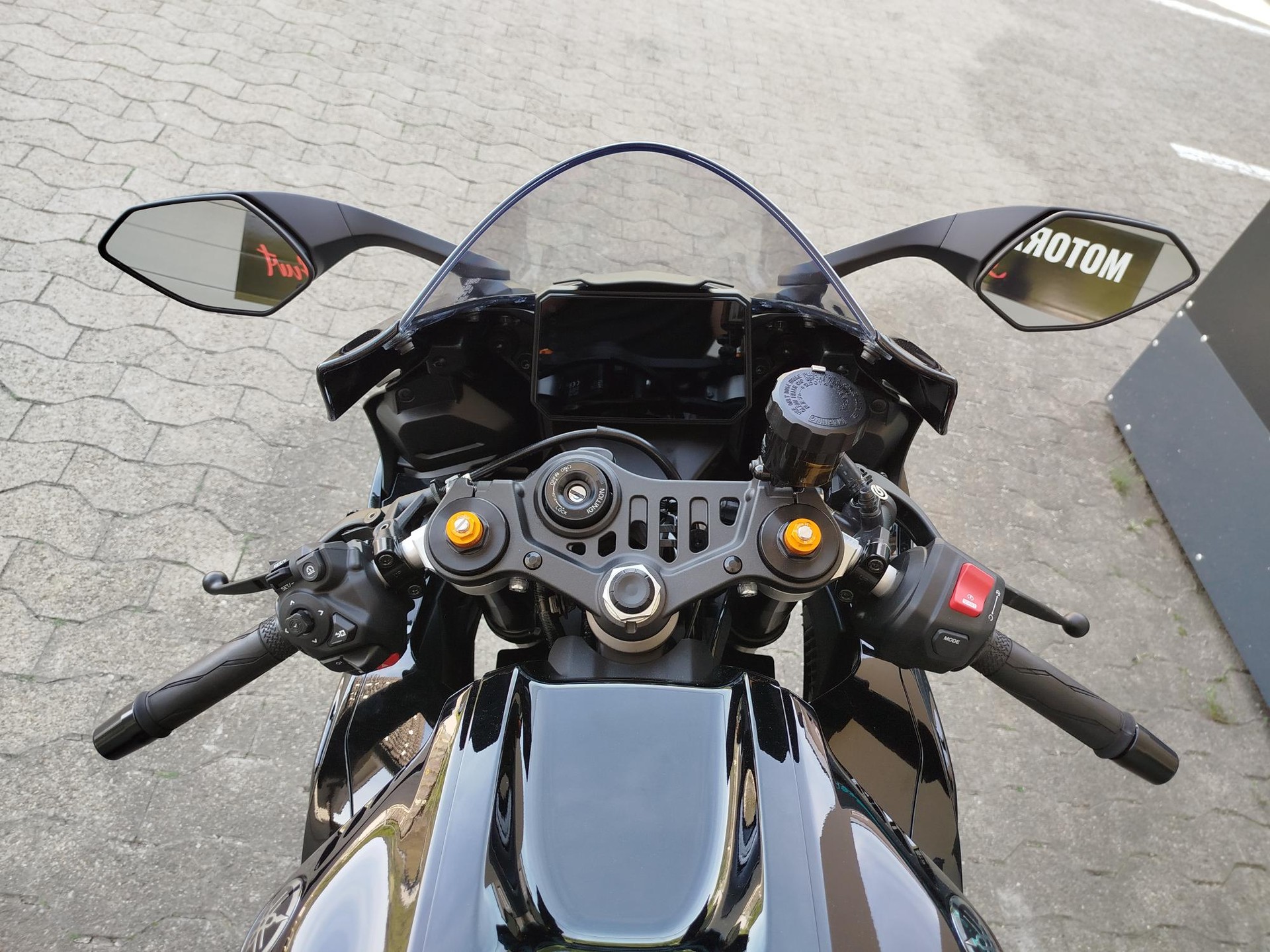YAMAHA R7-image-10