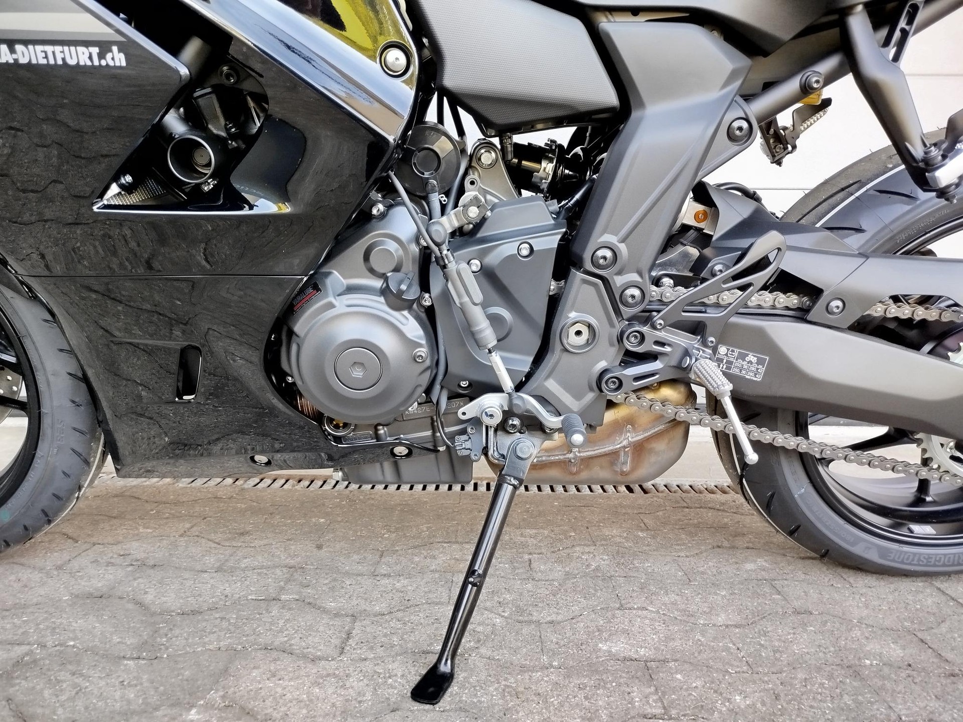 YAMAHA R7-image-7