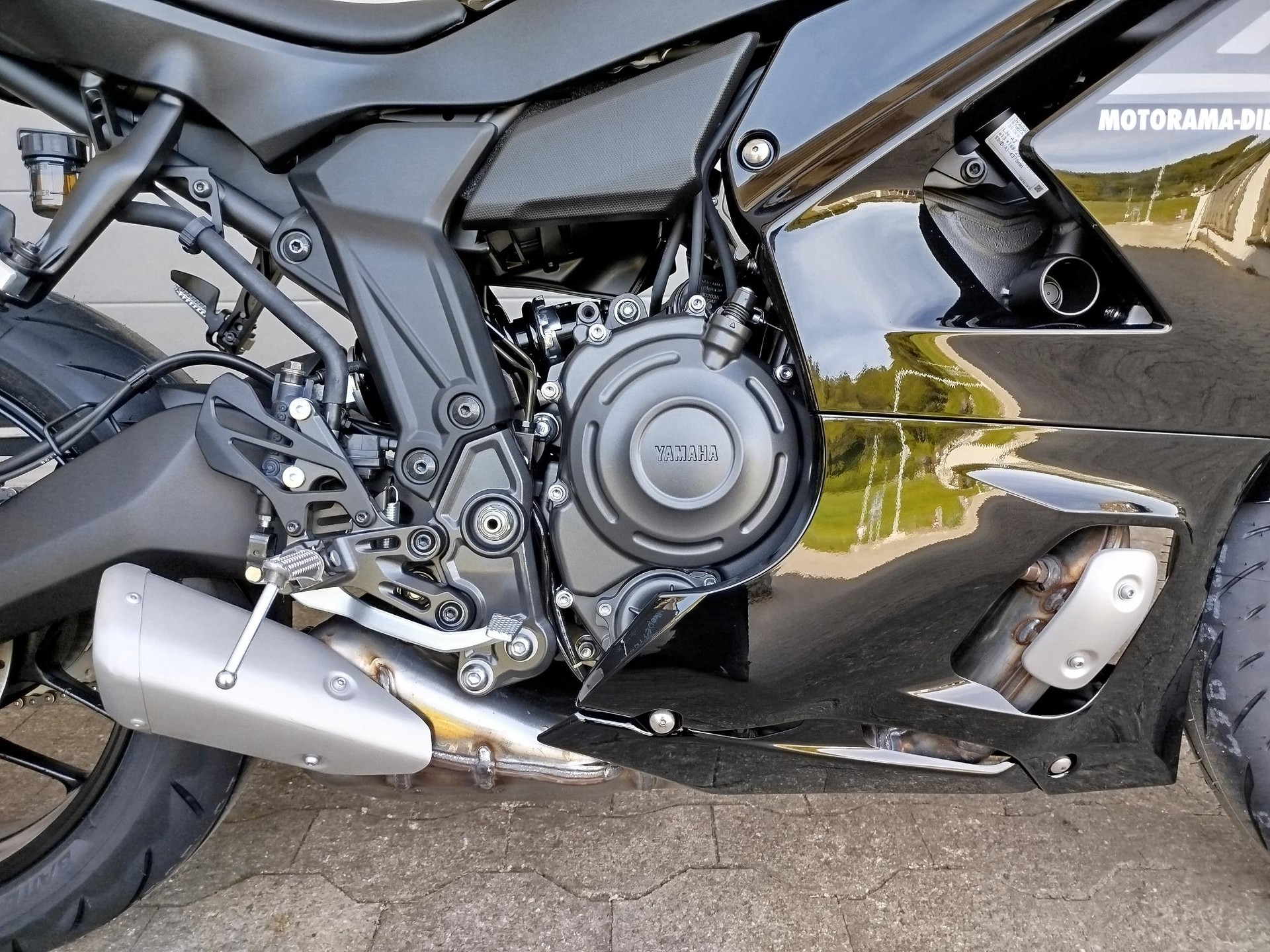 YAMAHA R7-image-6