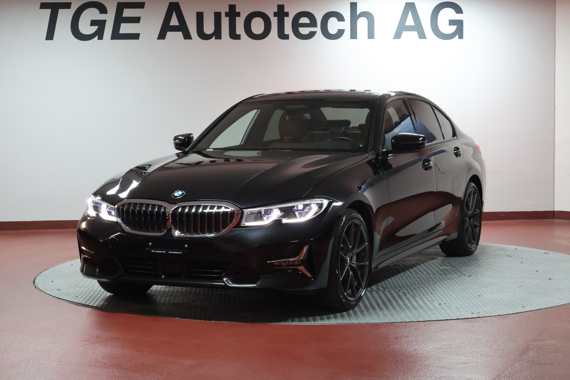 BMW 330d xDrive Steptronic Luxury Line-image-0