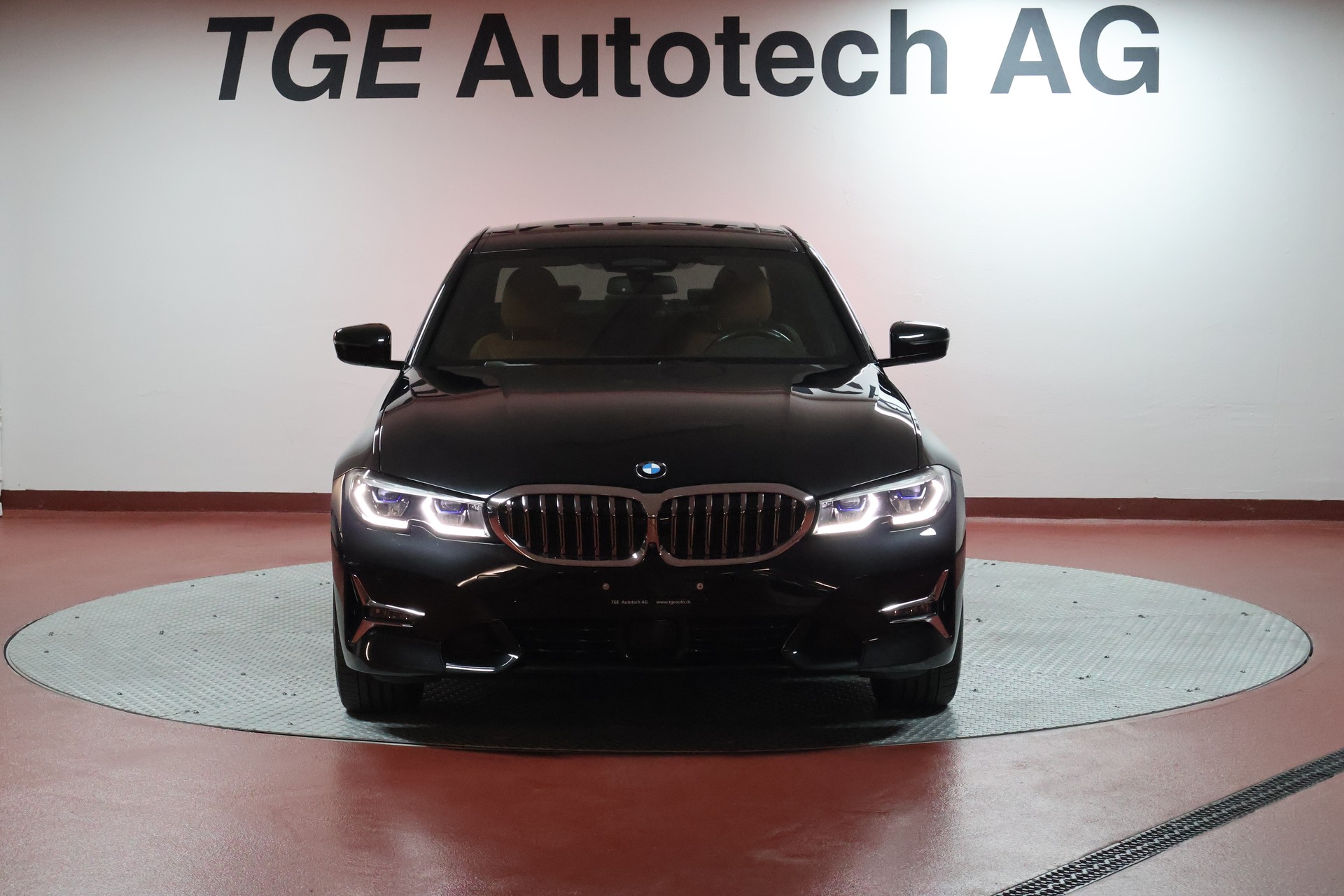 BMW 330d xDrive Steptronic Luxury Line-image-1
