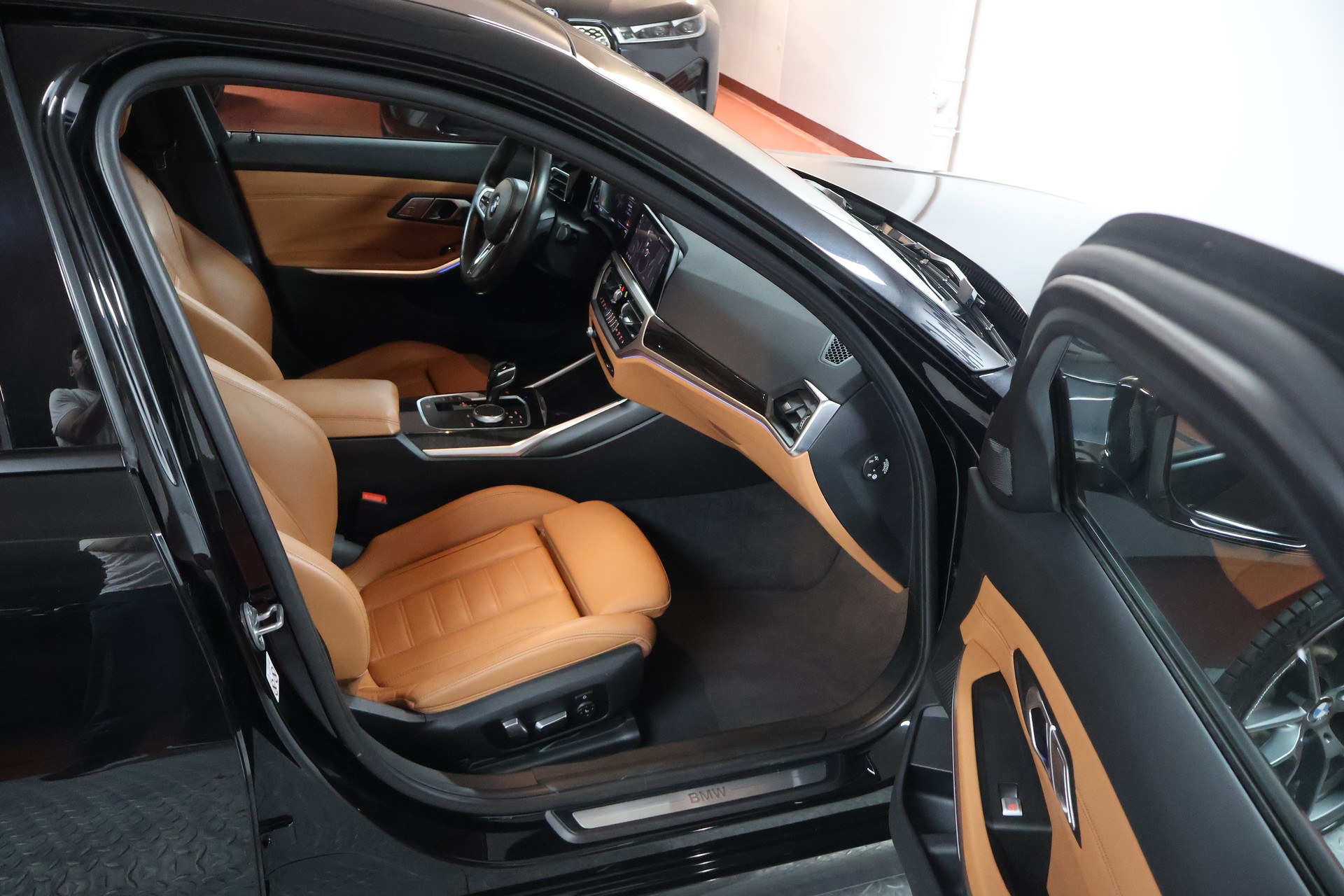 BMW 330d xDrive Steptronic Luxury Line-image-13