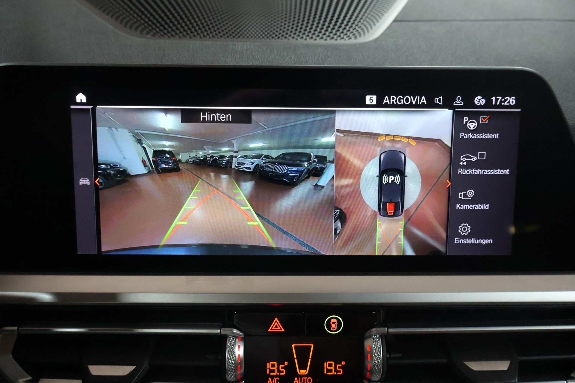 BMW 330d xDrive Steptronic Luxury Line-image-11