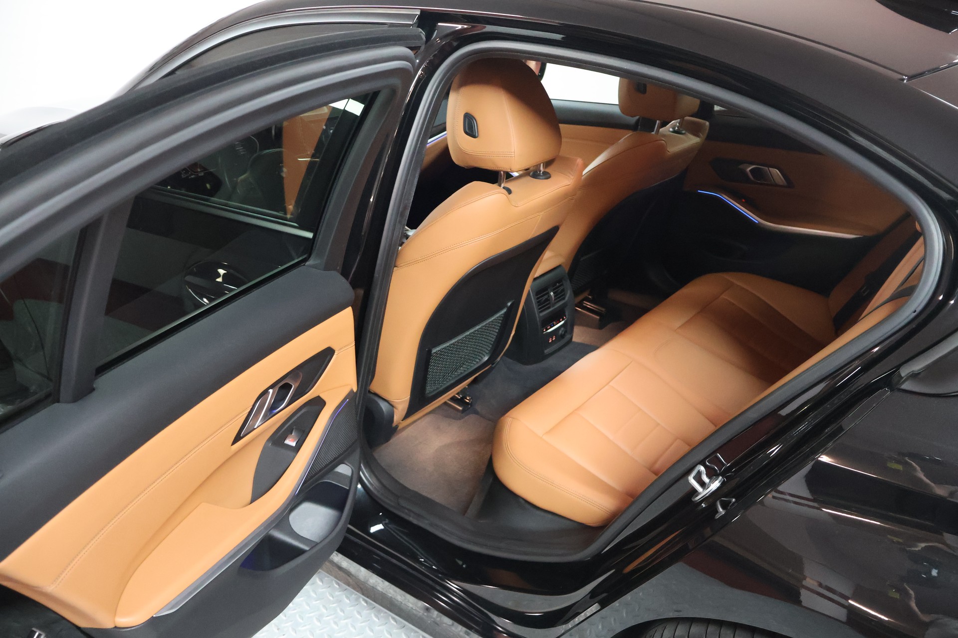BMW 330d xDrive Steptronic Luxury Line-image-16