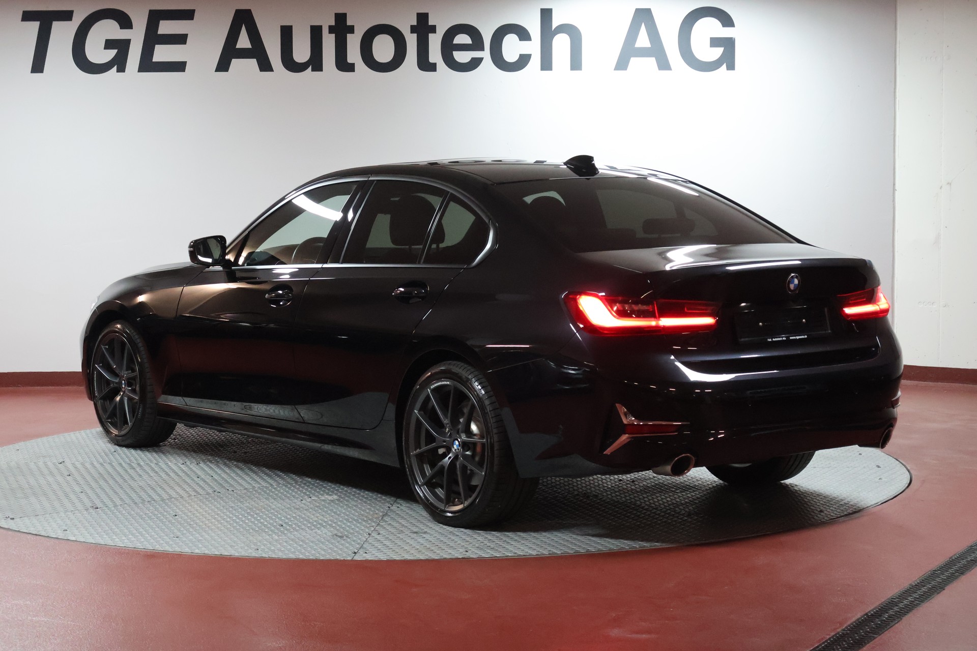 BMW 330d xDrive Steptronic Luxury Line-image-18