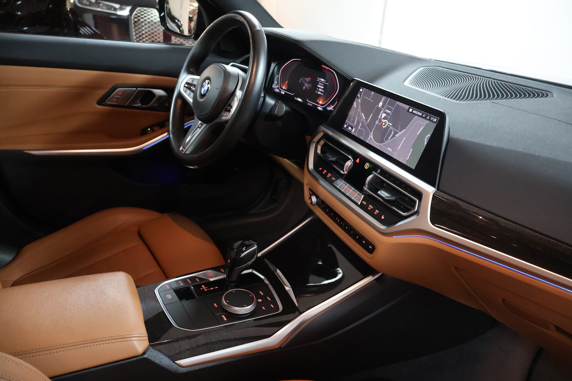 BMW 330d xDrive Steptronic Luxury Line-image-10