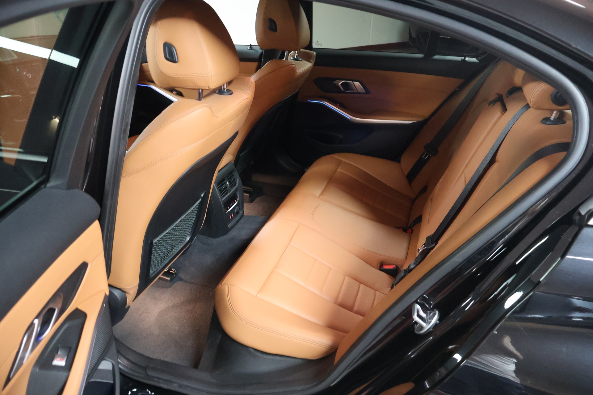 BMW 330d xDrive Steptronic Luxury Line-image-17
