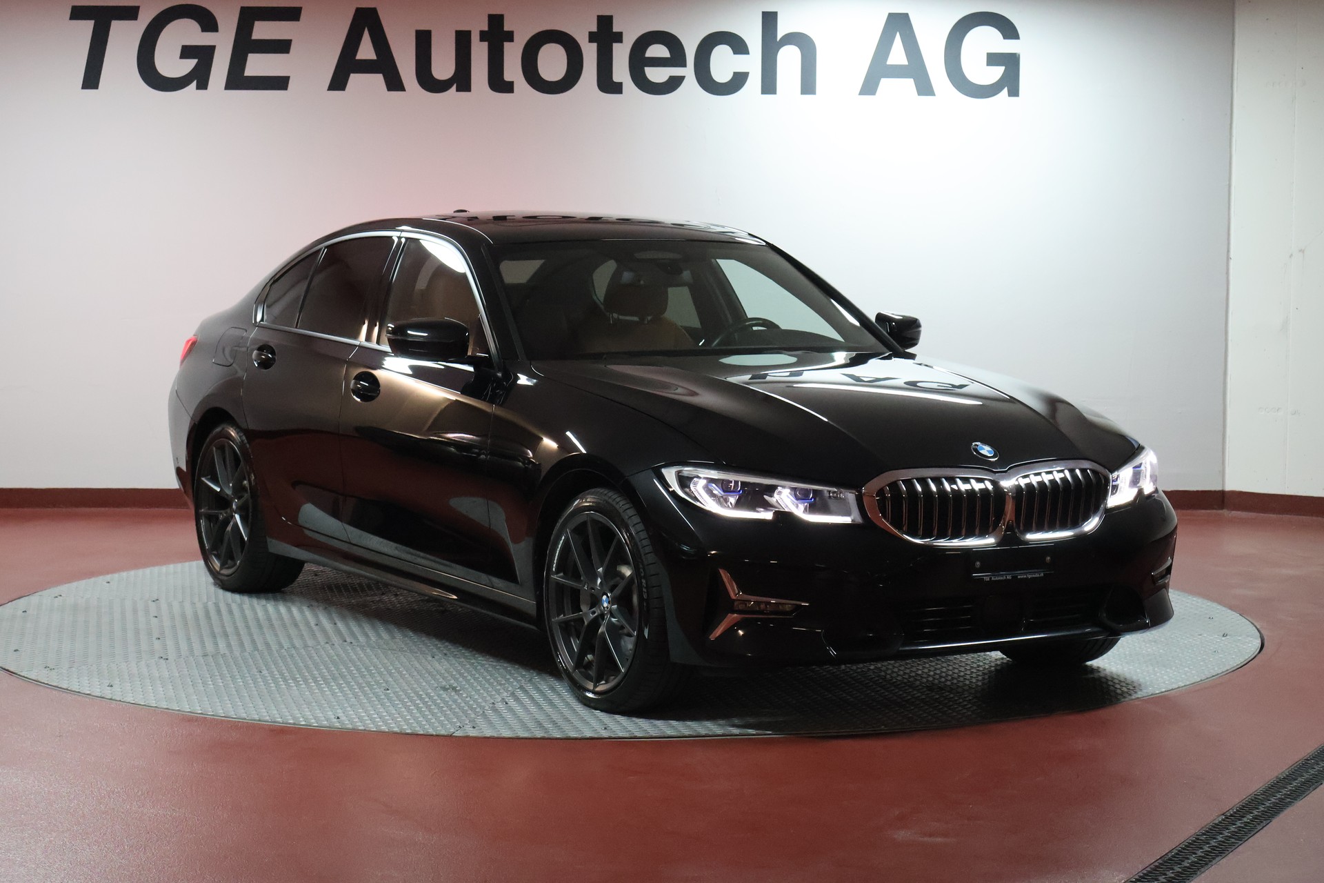 BMW 330d xDrive Steptronic Luxury Line-image-2