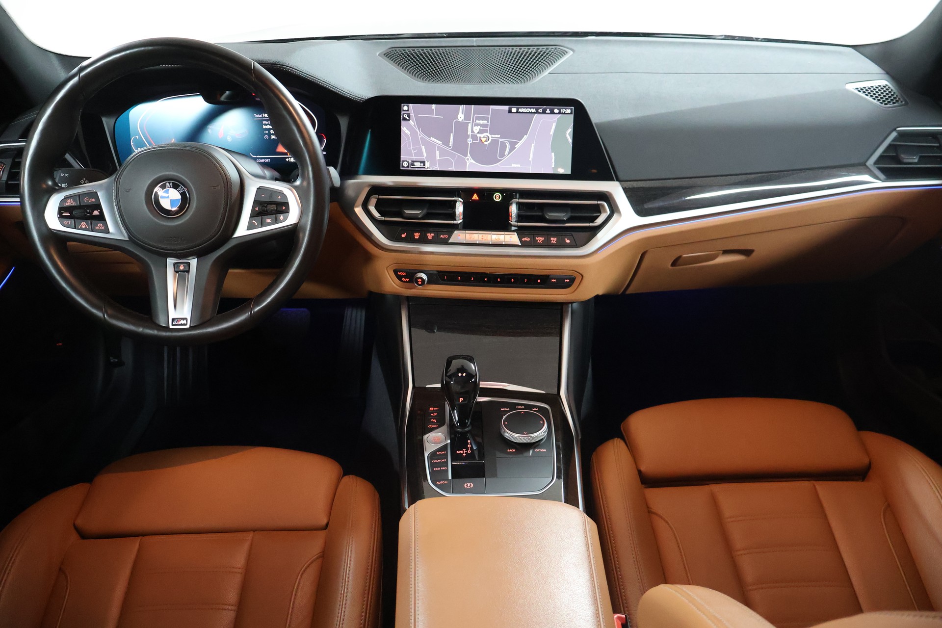 BMW 330d xDrive Steptronic Luxury Line-image-9