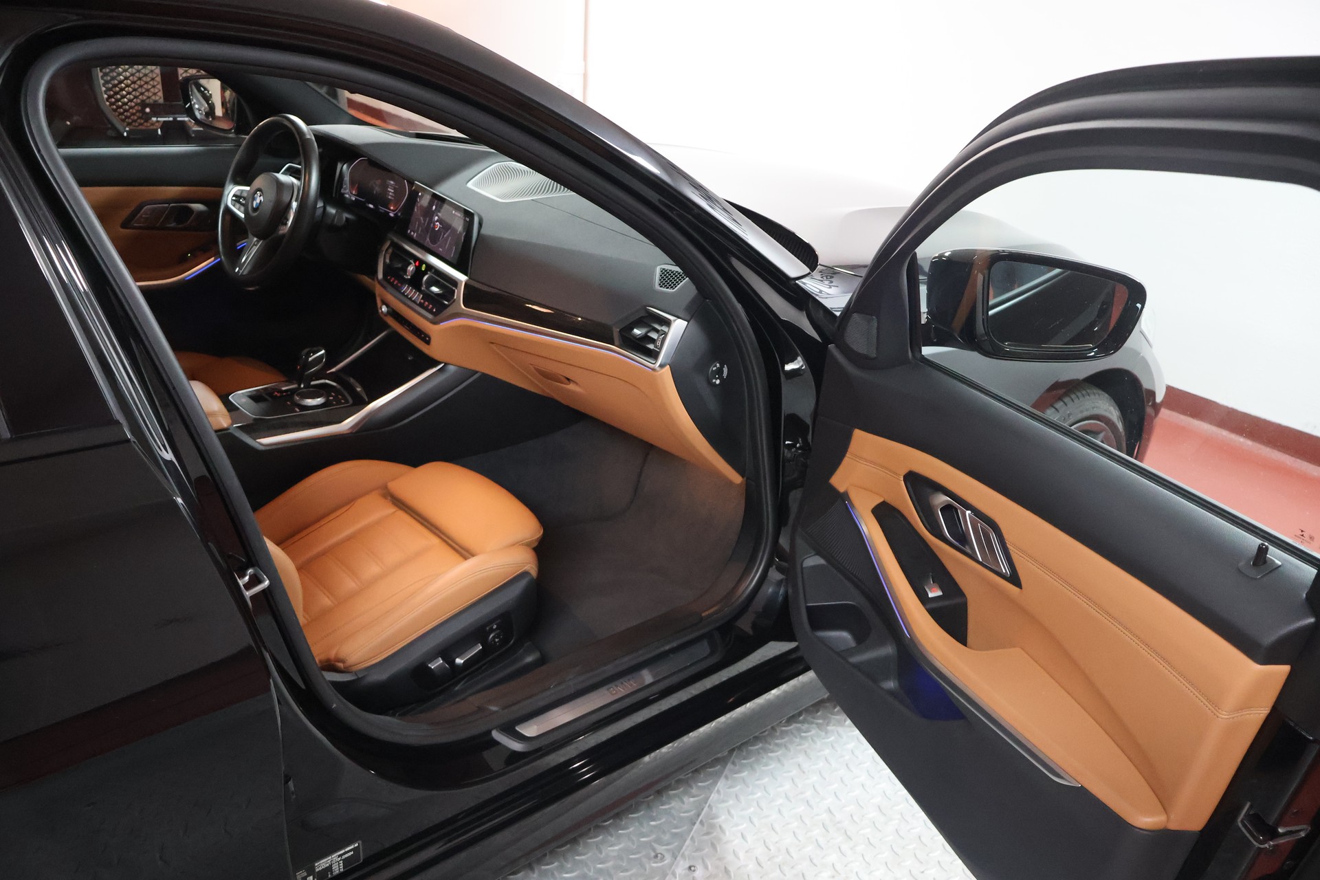 BMW 330d xDrive Steptronic Luxury Line-image-14