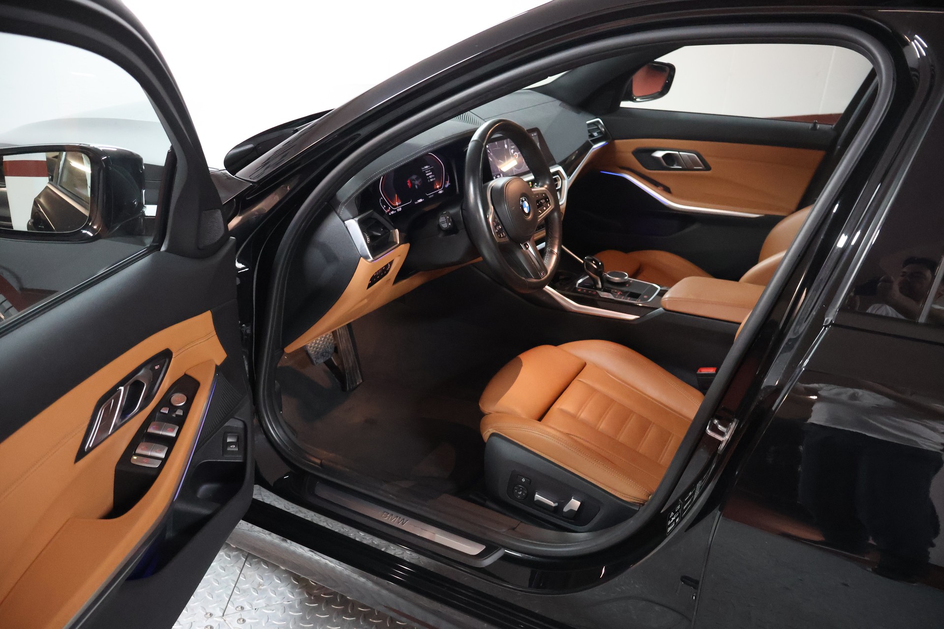 BMW 330d xDrive Steptronic Luxury Line-image-6