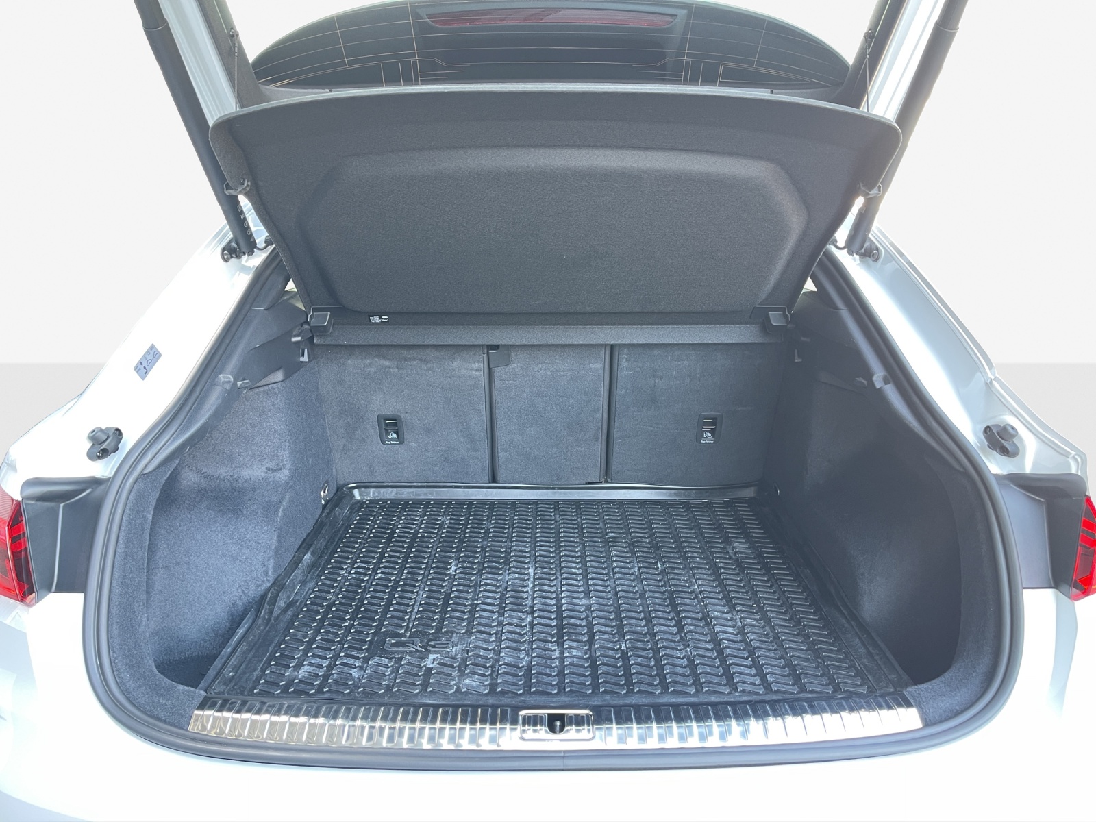 AUDI RS Q3 Sportback quattro S tronic-image-12