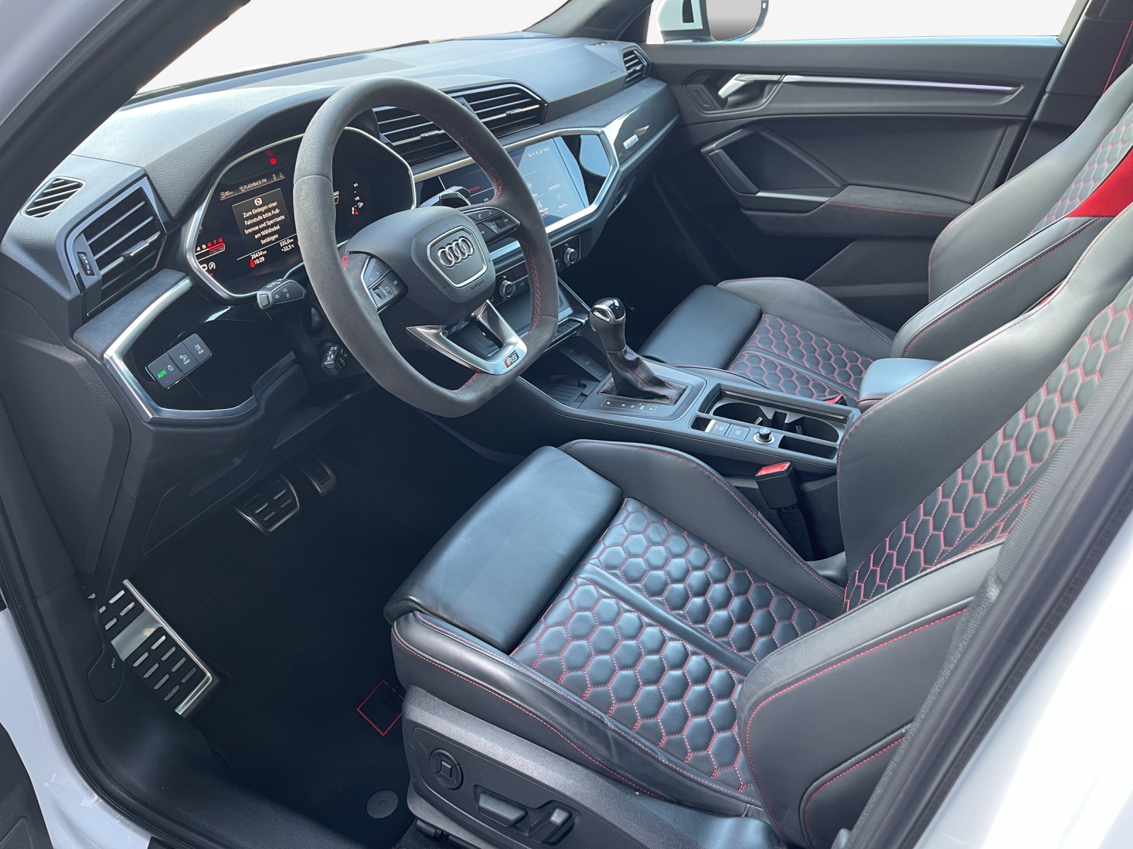 AUDI RS Q3 Sportback quattro S tronic-image-7