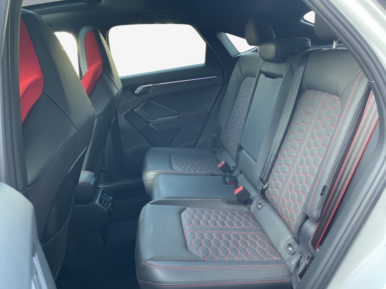 AUDI RS Q3 Sportback quattro S tronic-image-11