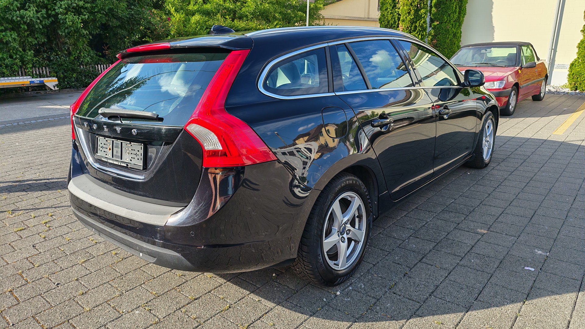 VOLVO V60 D3 Summum Geartronic-image-2