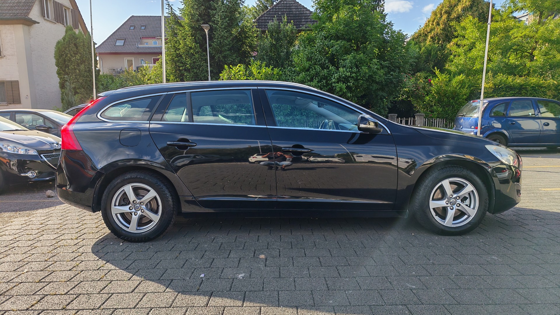 VOLVO V60 D3 Summum Geartronic-image-1