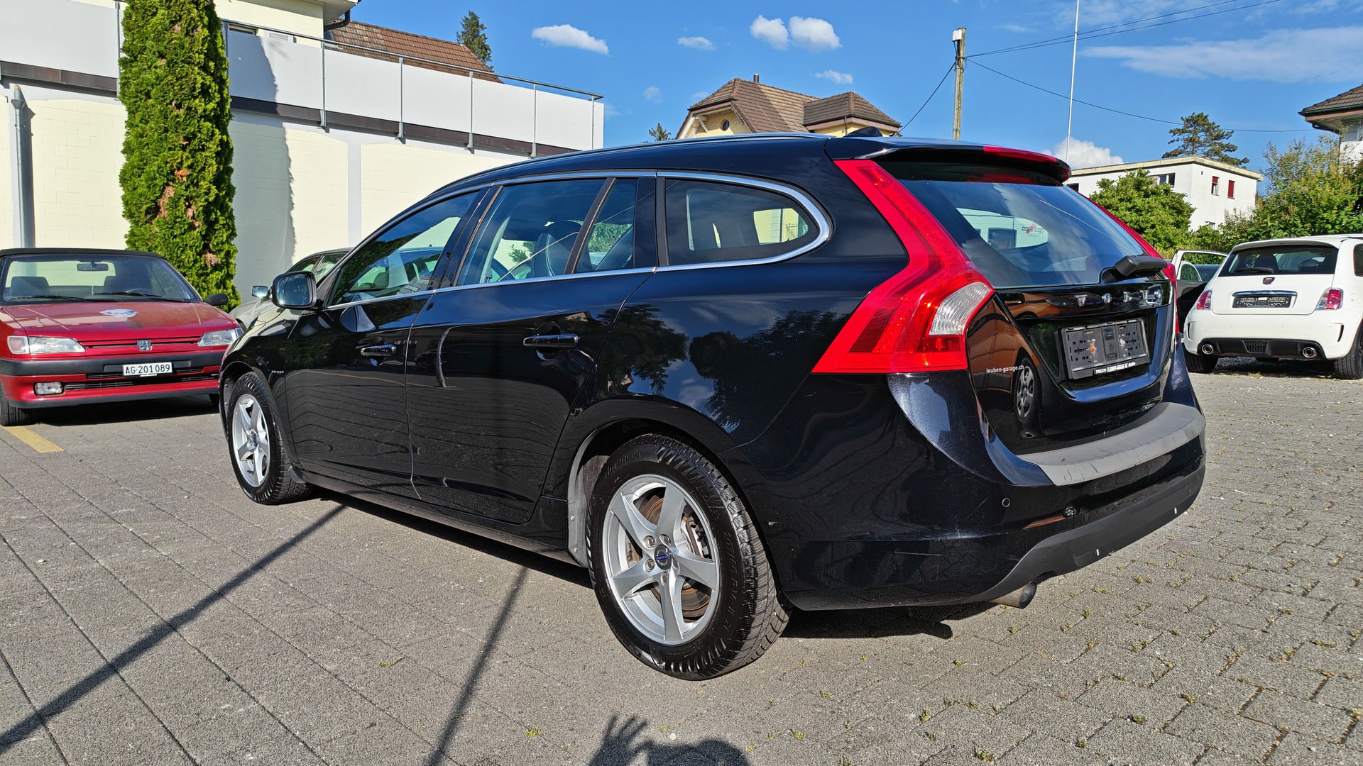 VOLVO V60 D3 Summum Geartronic-image-3