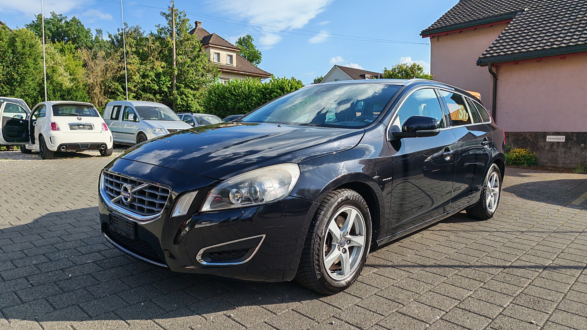 VOLVO V60 D3 Summum Geartronic-image-5