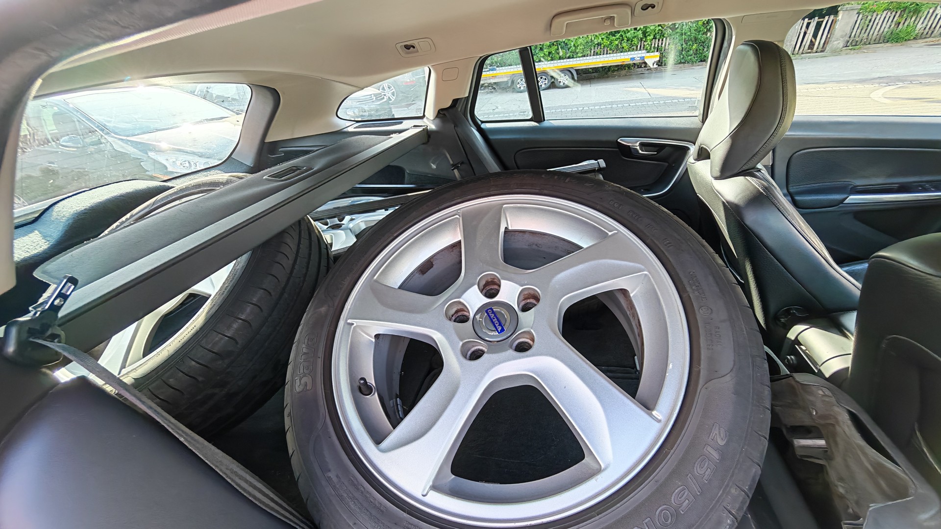 VOLVO V60 D3 Summum Geartronic-image-8