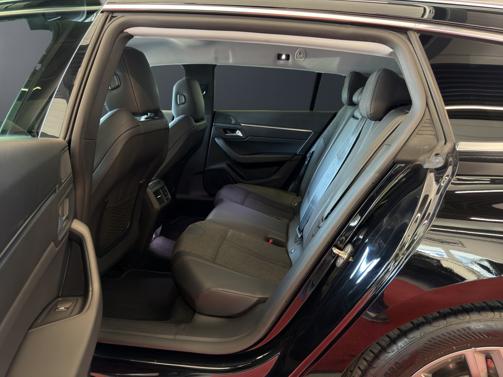 PEUGEOT 508 SW 2.0 Blue HDI Allure EAT8-image-25