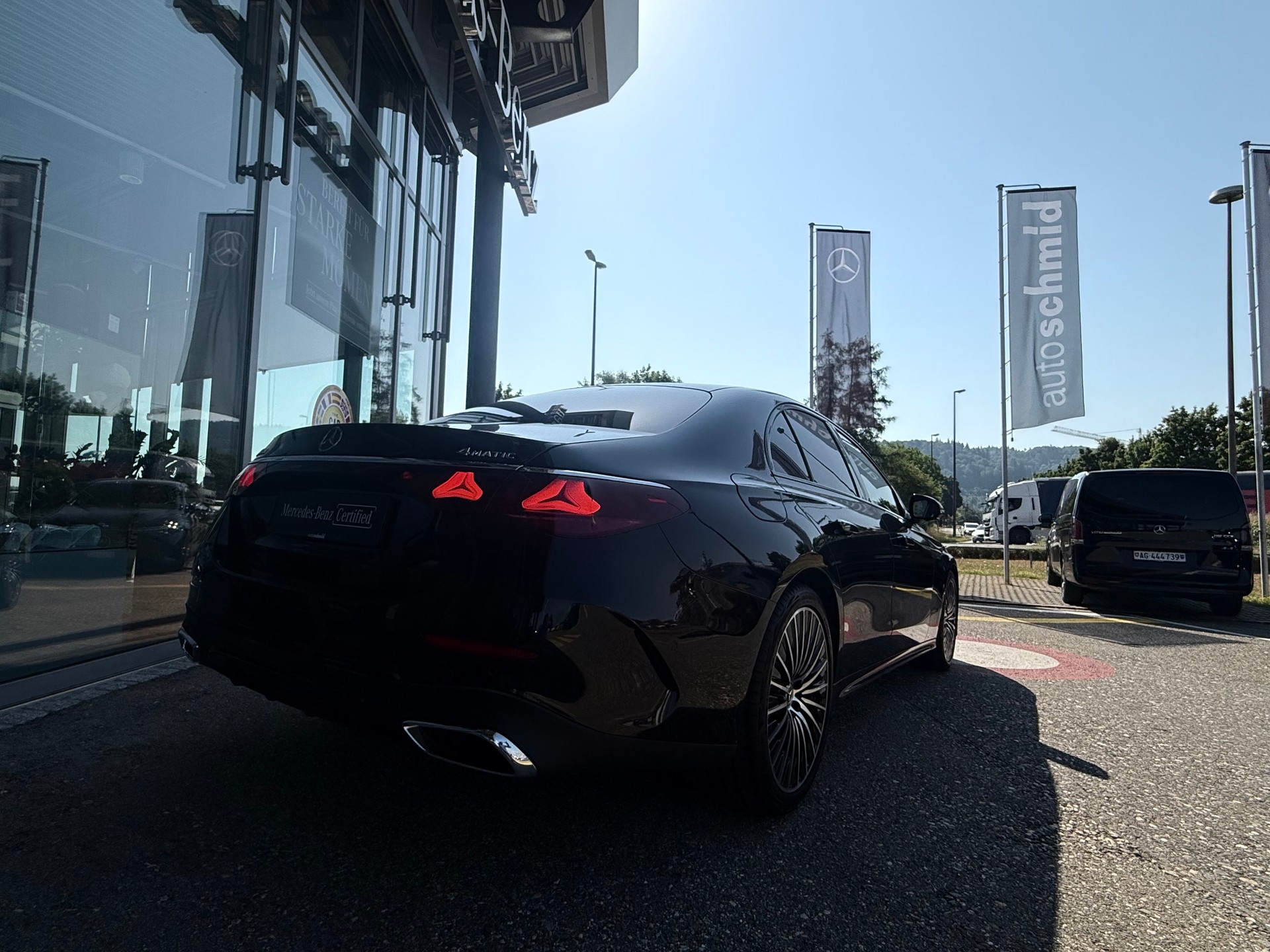 MERCEDES-BENZ E 220 d AMG Line 4Matic 9G-Tronic-showroom-element-1