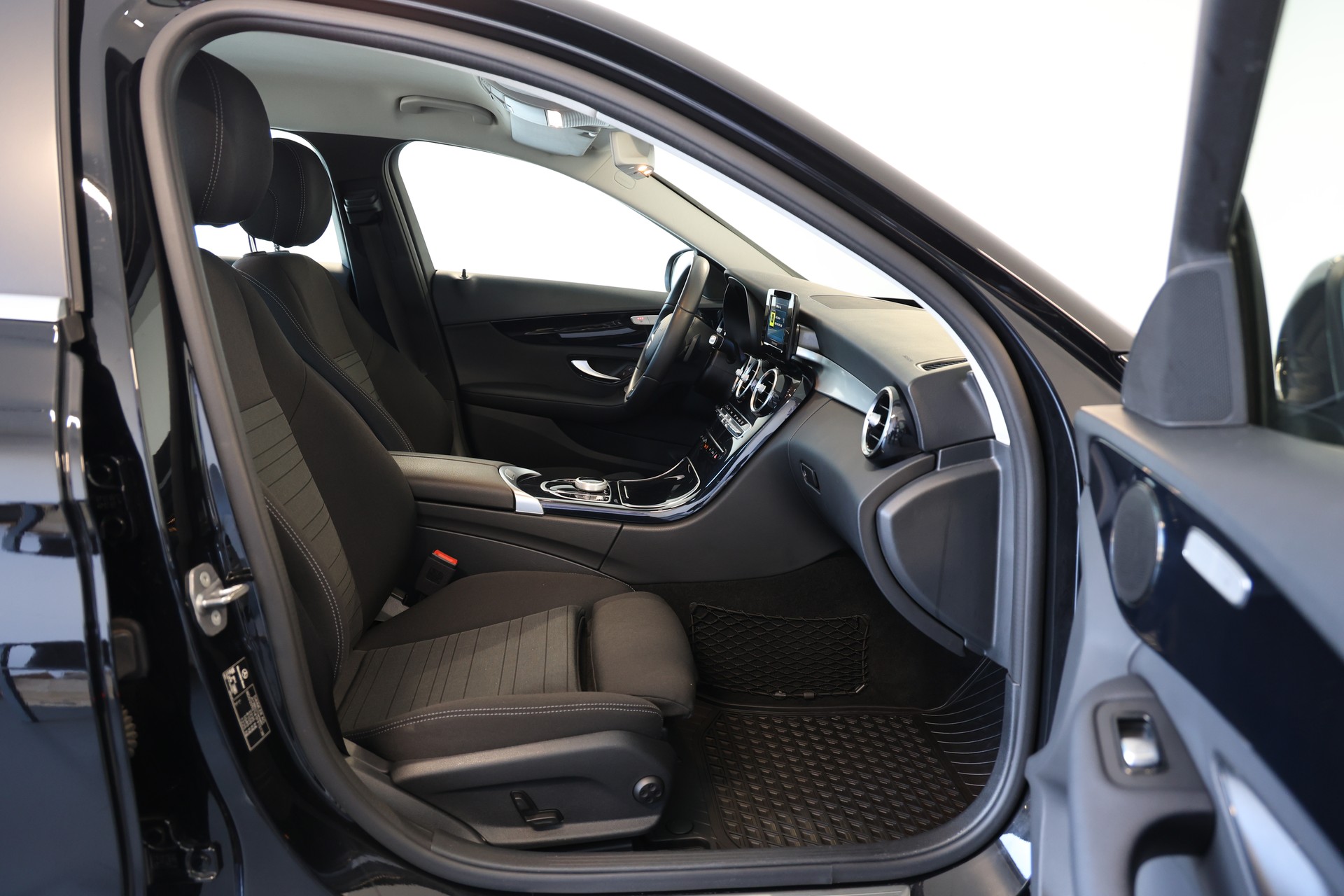 MERCEDES-BENZ C 220 d 9G-Tronic-image-11