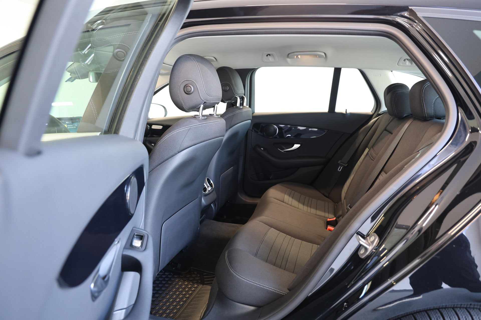 MERCEDES-BENZ C 220 d 9G-Tronic-image-14