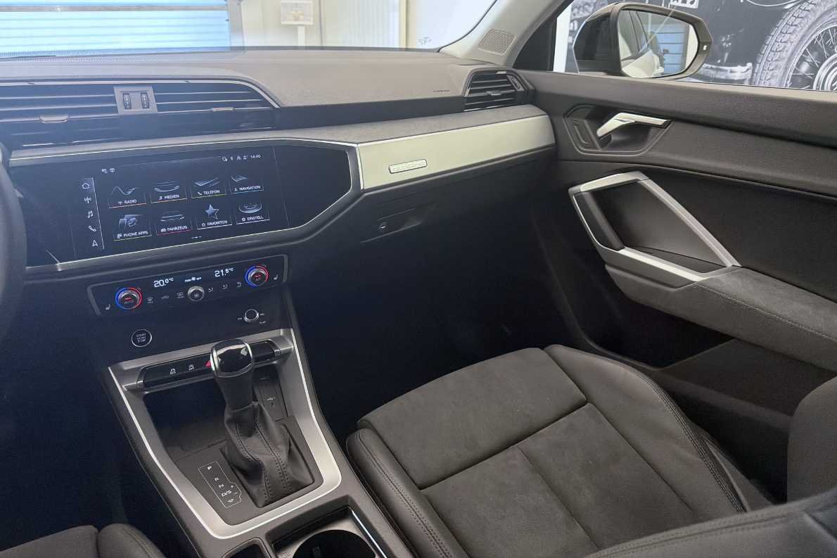 AUDI Q3 45 TFSI S line quattro S-tronic-image-14