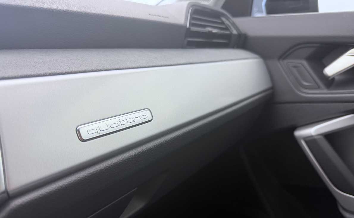AUDI Q3 45 TFSI S line quattro S-tronic-image-15
