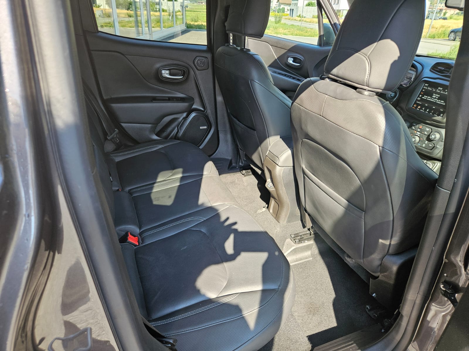 JEEP Renegade 1.3 Turbo Limited AWD-image-10